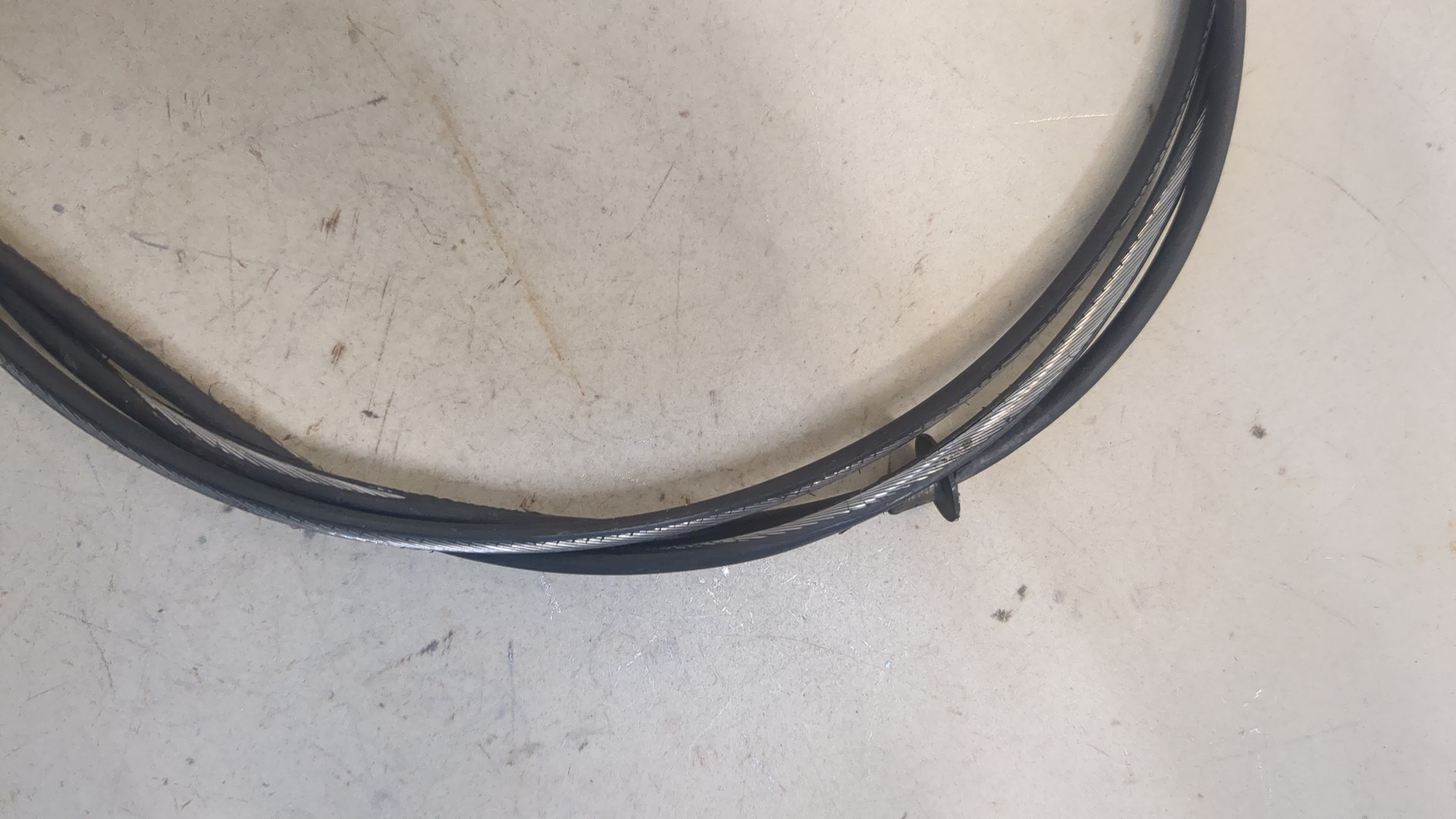 Трос открывания капота