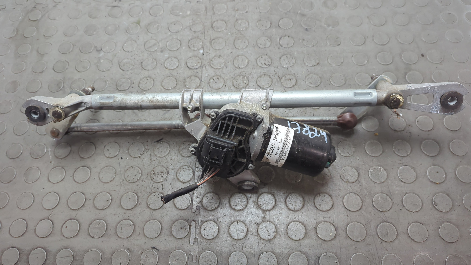 Трапеция стеклоочистителей