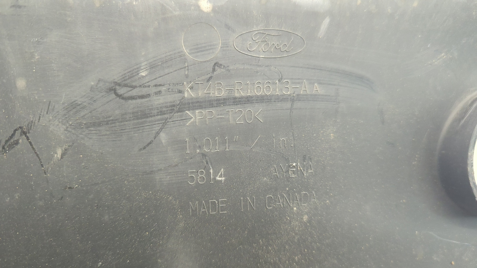 Кожух замка капота