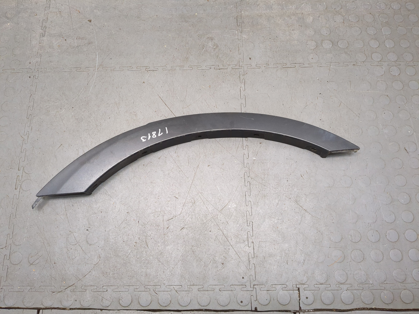 Накладка заднего крыла левого