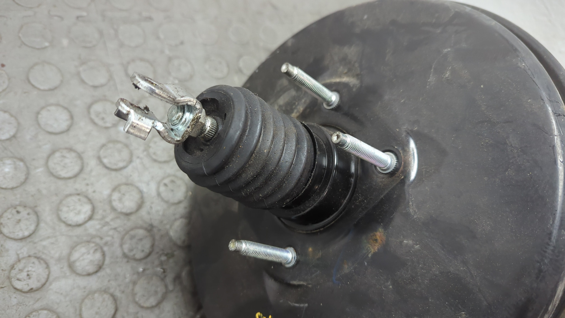 Цилиндр тормозной главный