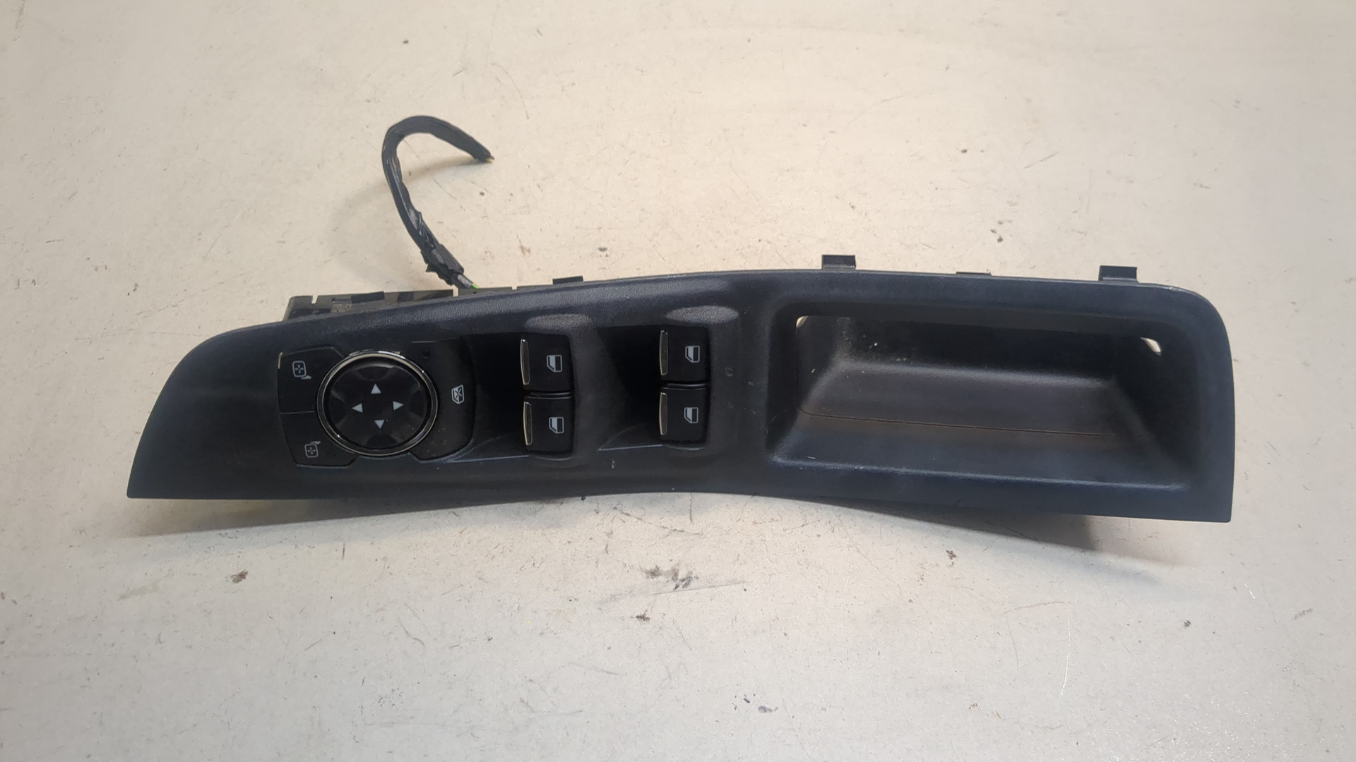 Кнопка стеклоподъемника