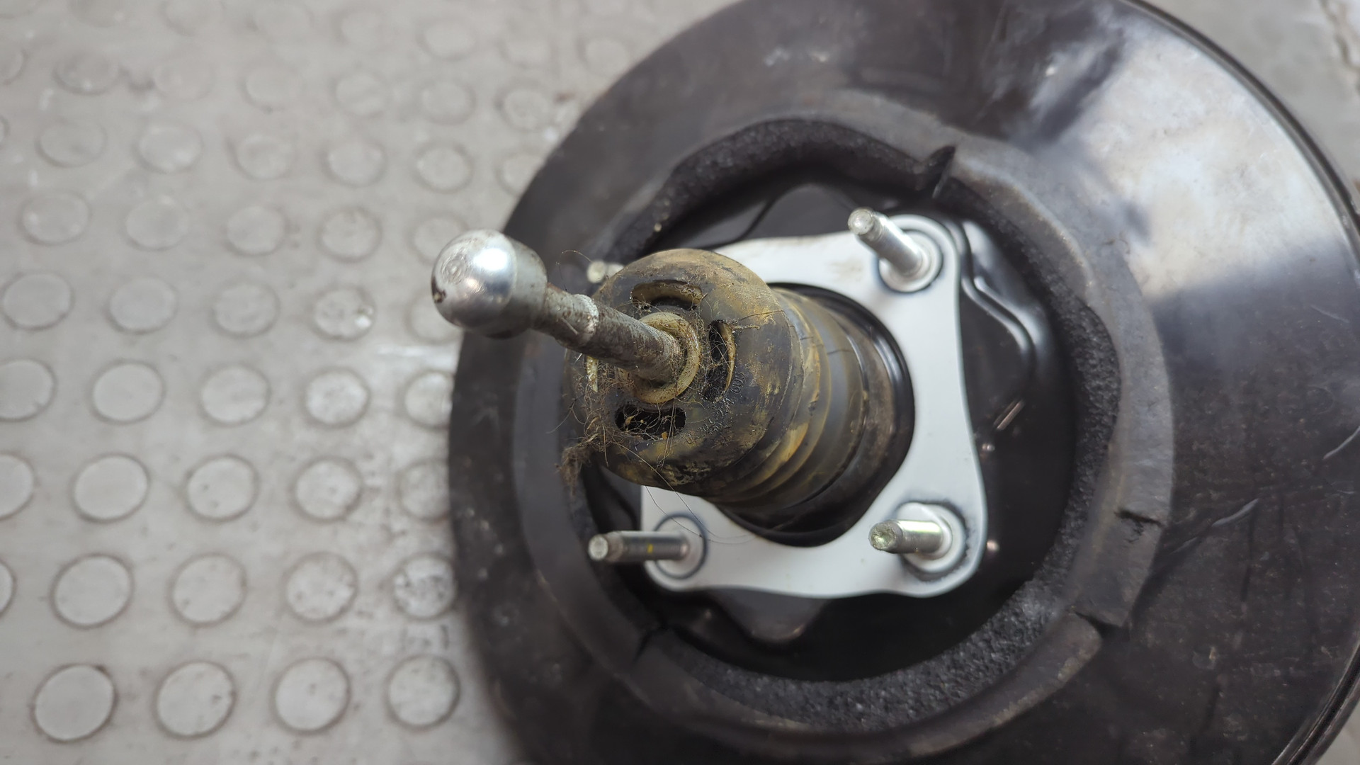 Цилиндр тормозной главный