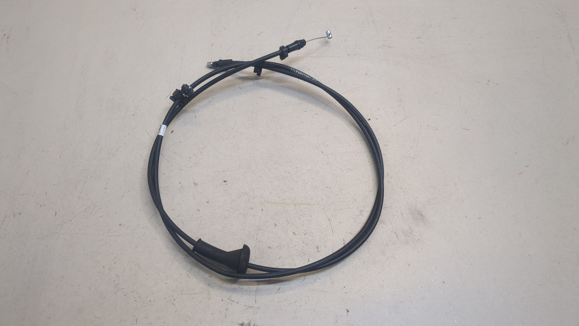 Трос открывания капота