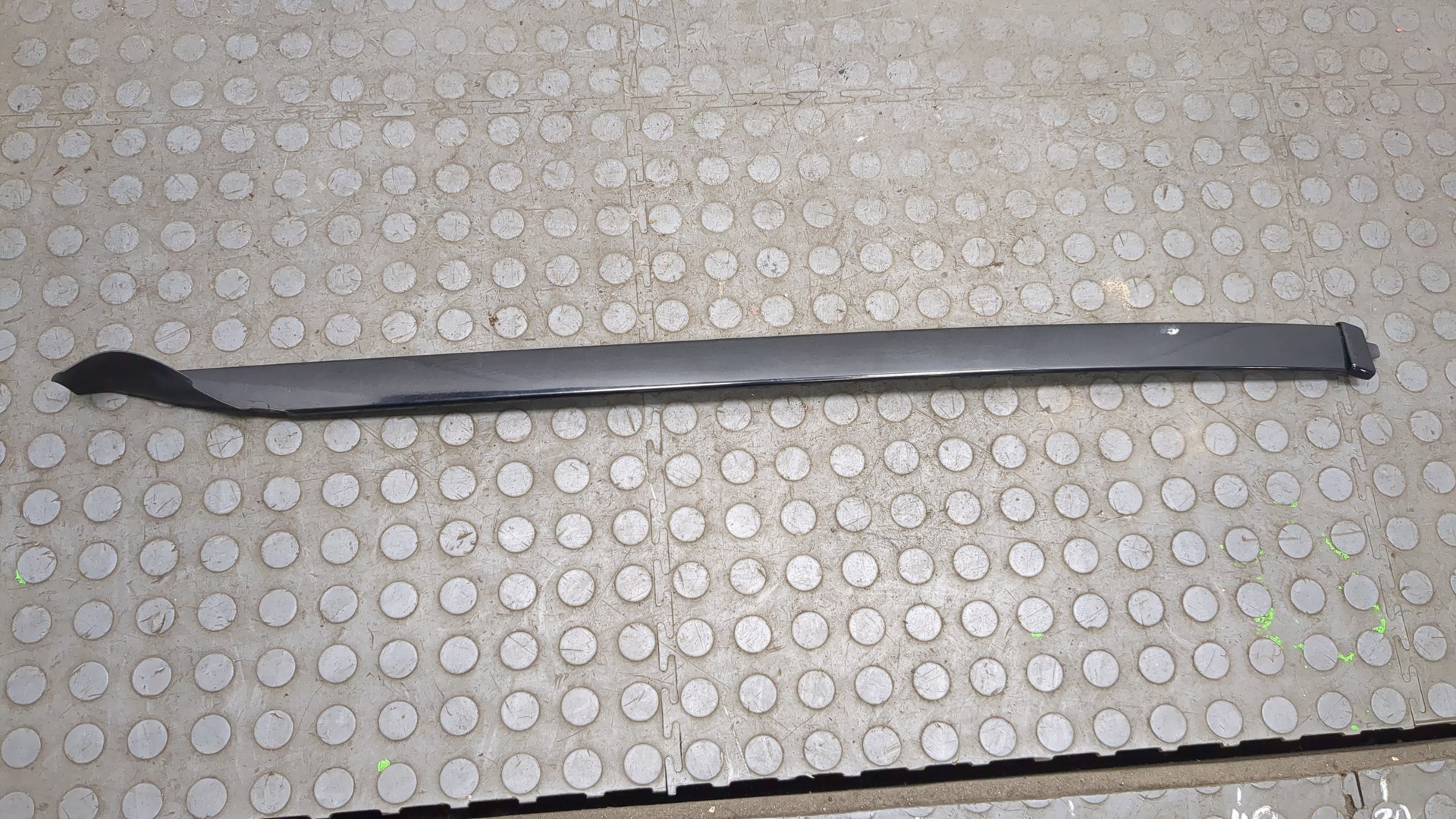 Молдинг лобового стекла