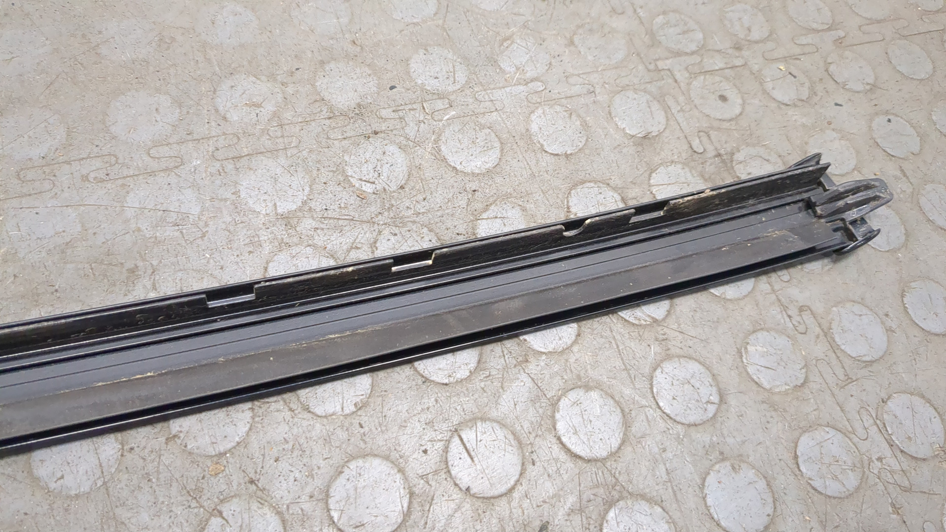 Молдинг лобового стекла