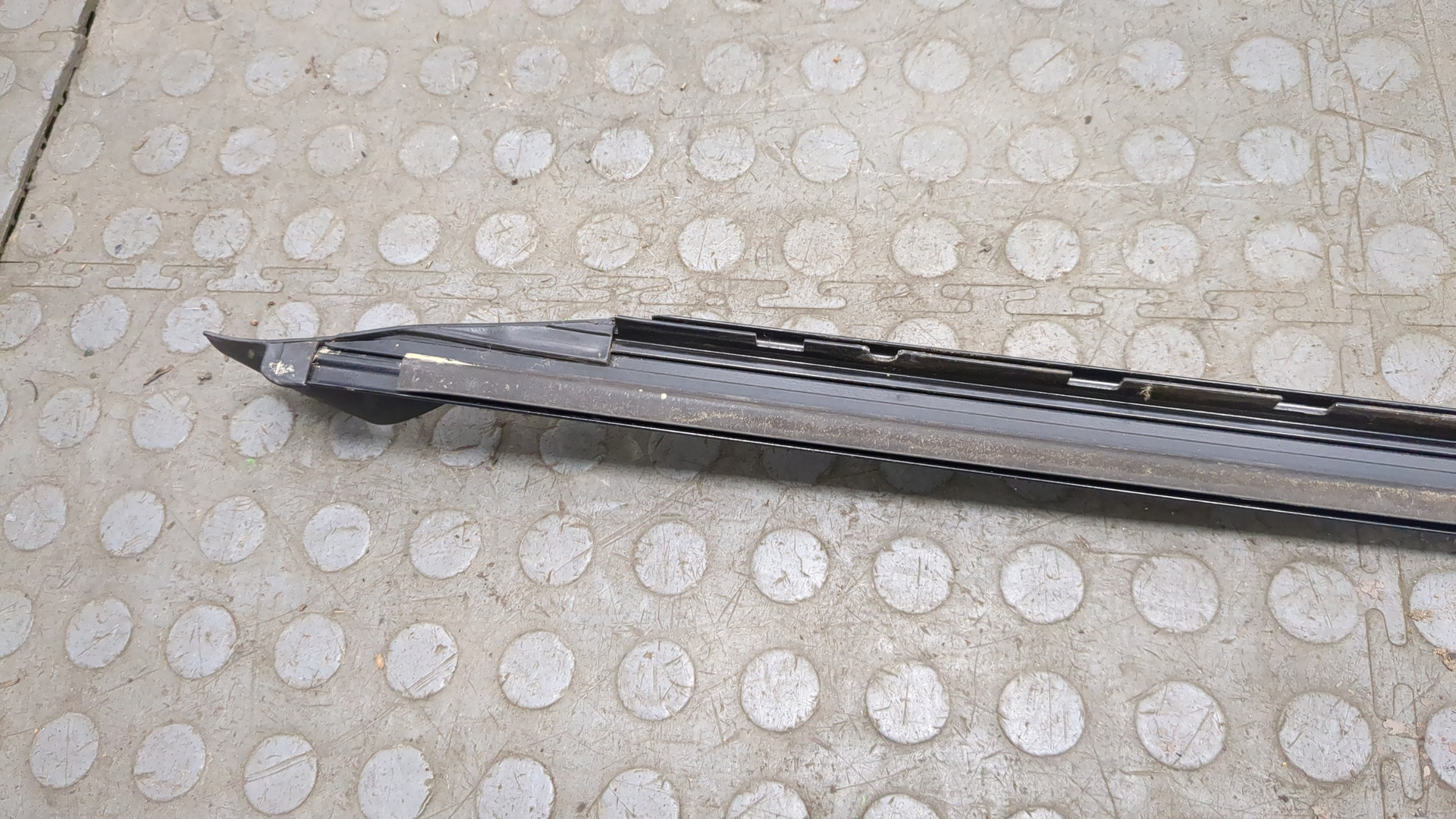 Молдинг лобового стекла