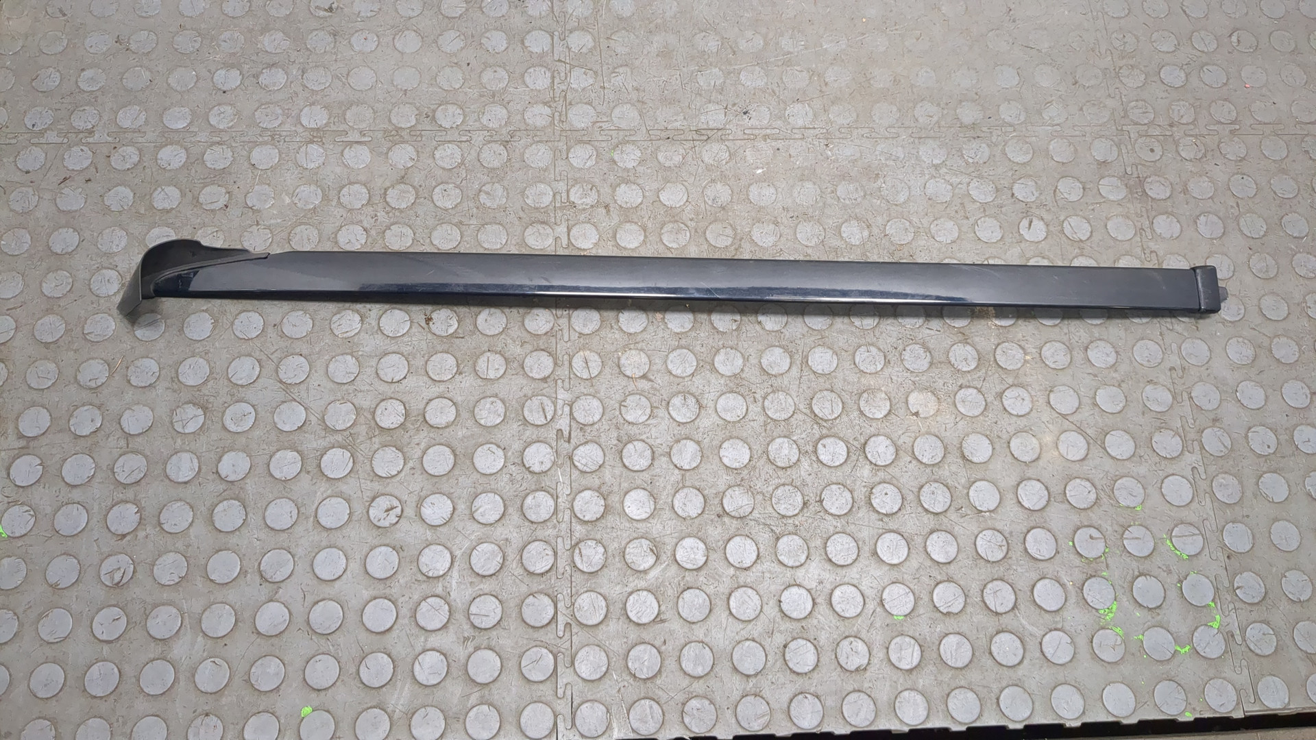 Молдинг лобового стекла