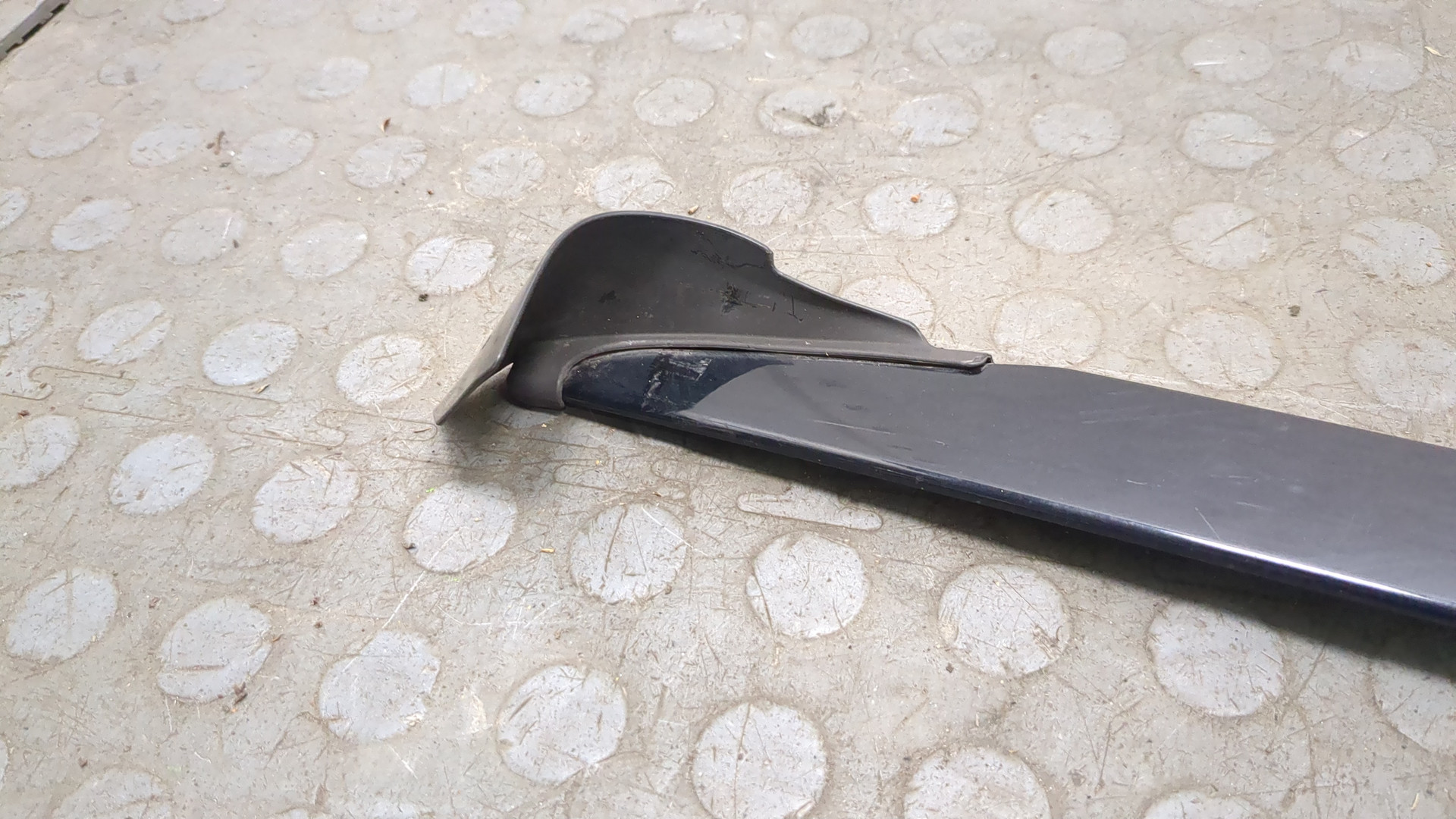 Молдинг лобового стекла