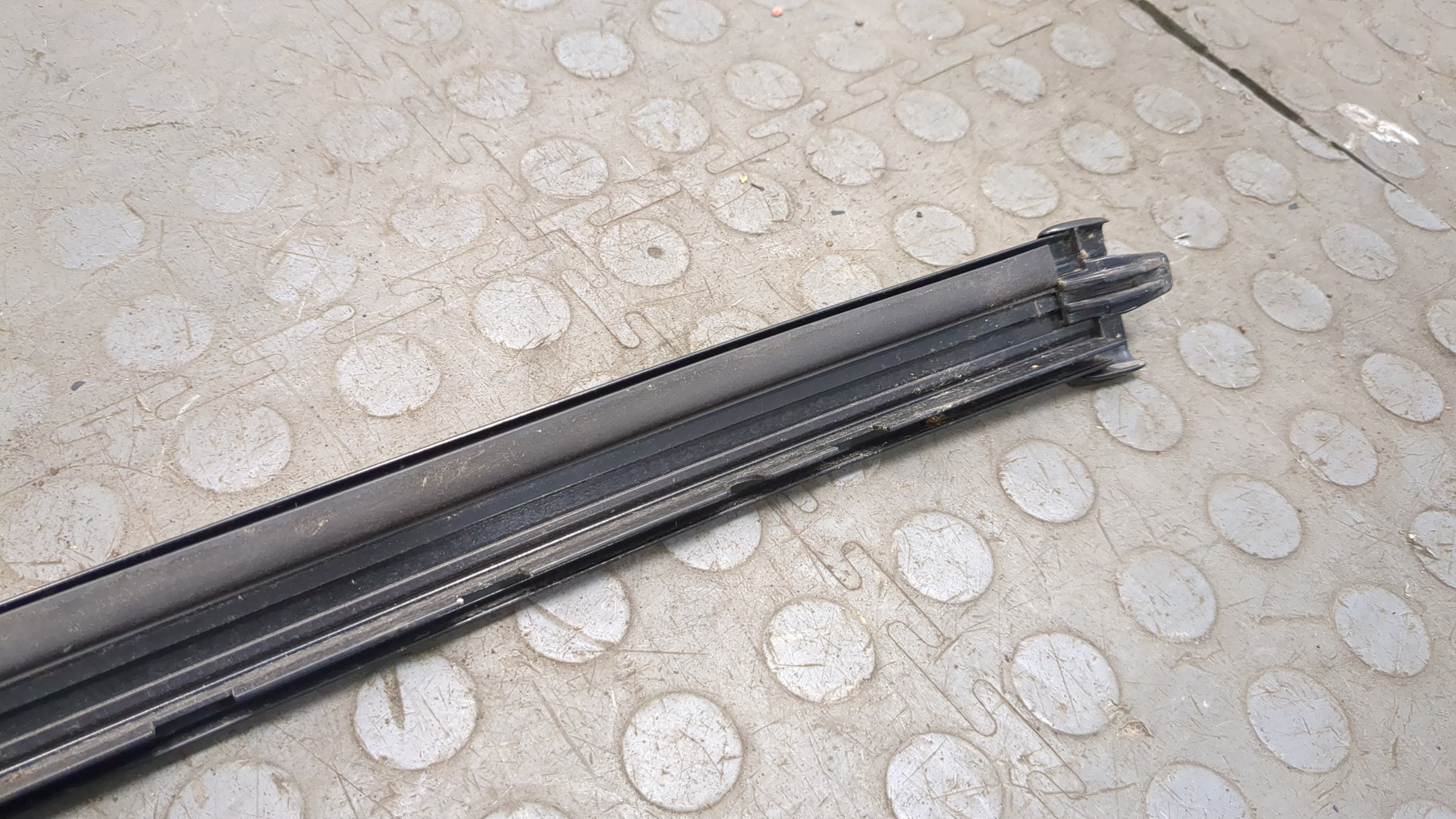 Молдинг лобового стекла