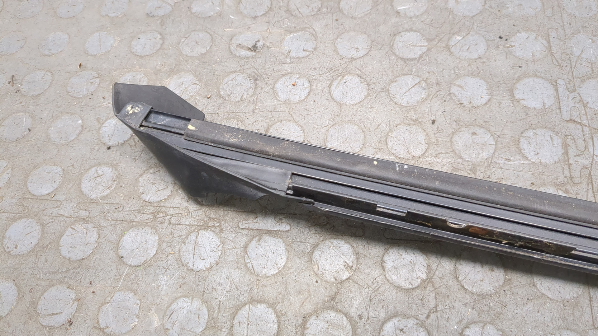 Молдинг лобового стекла