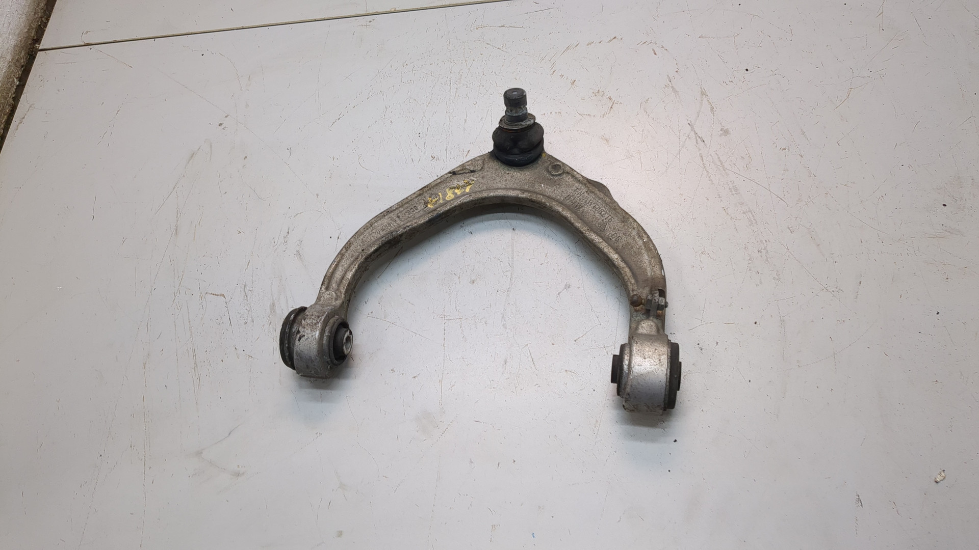 Рычаг передний правый