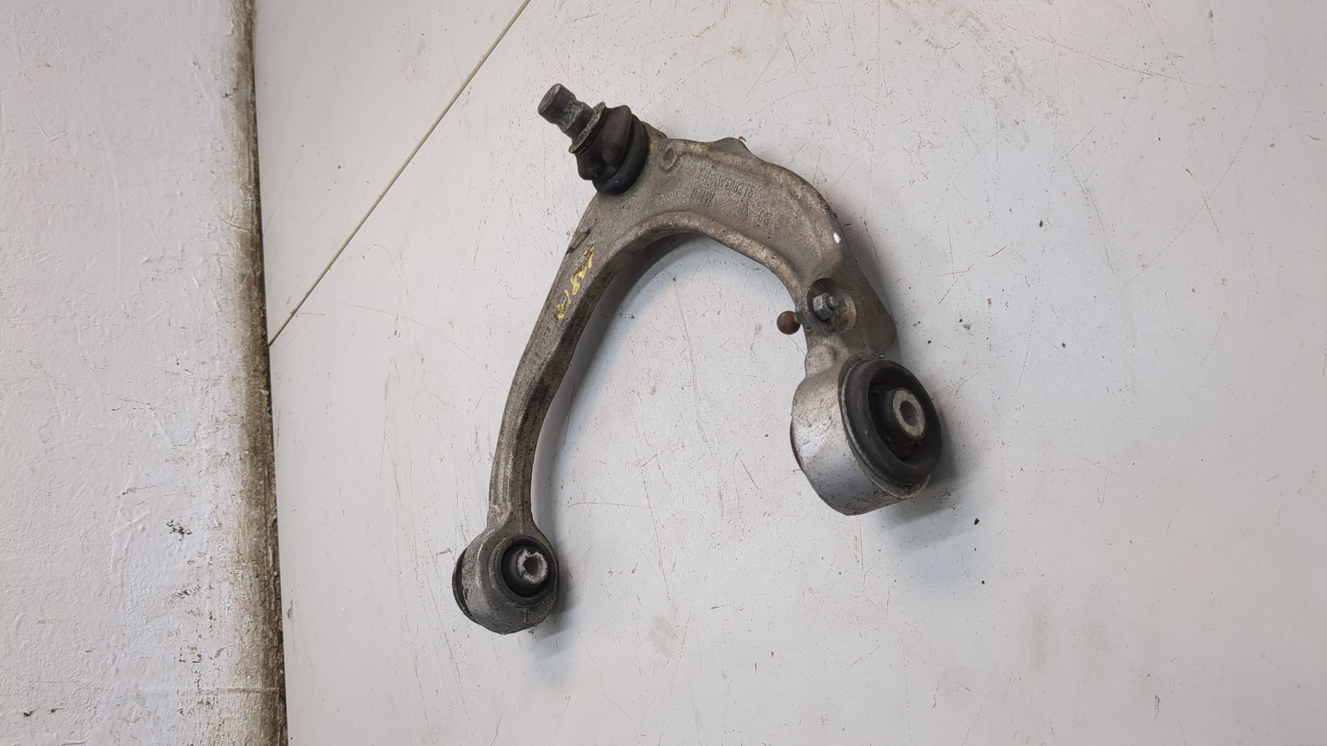 Рычаг передний правый