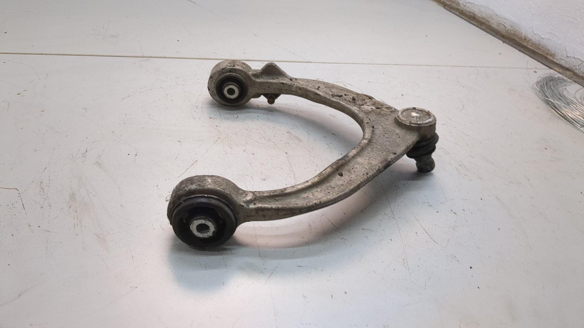 Рычаг передний правый