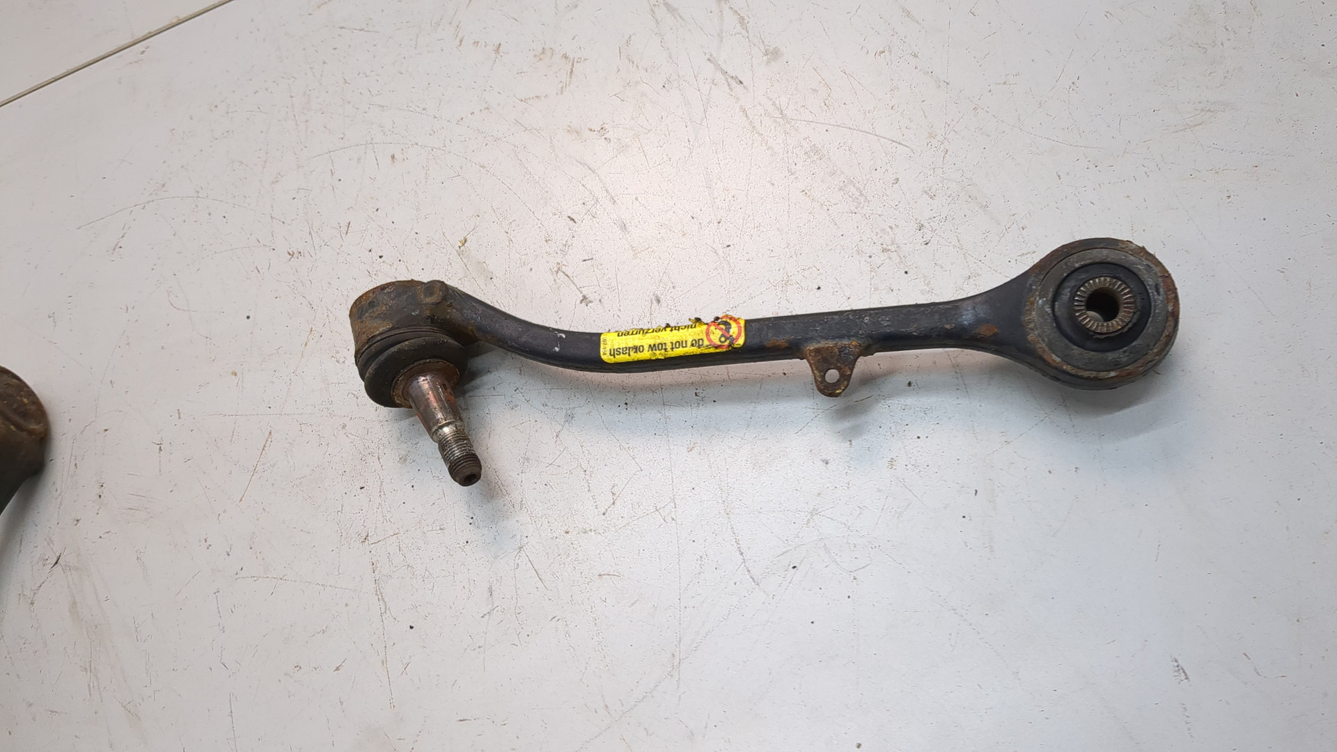 Рычаг передний правый