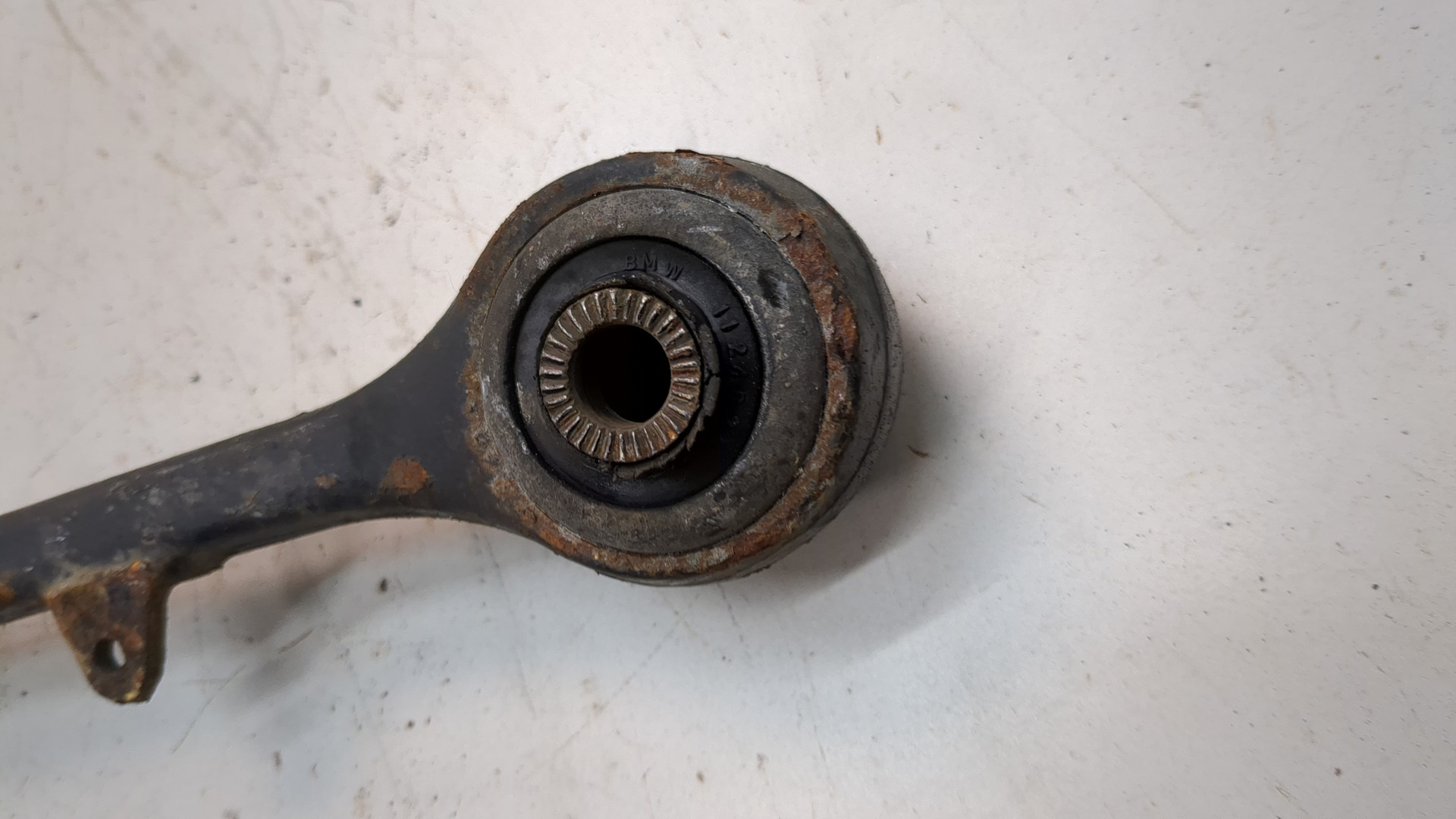 Рычаг передний правый