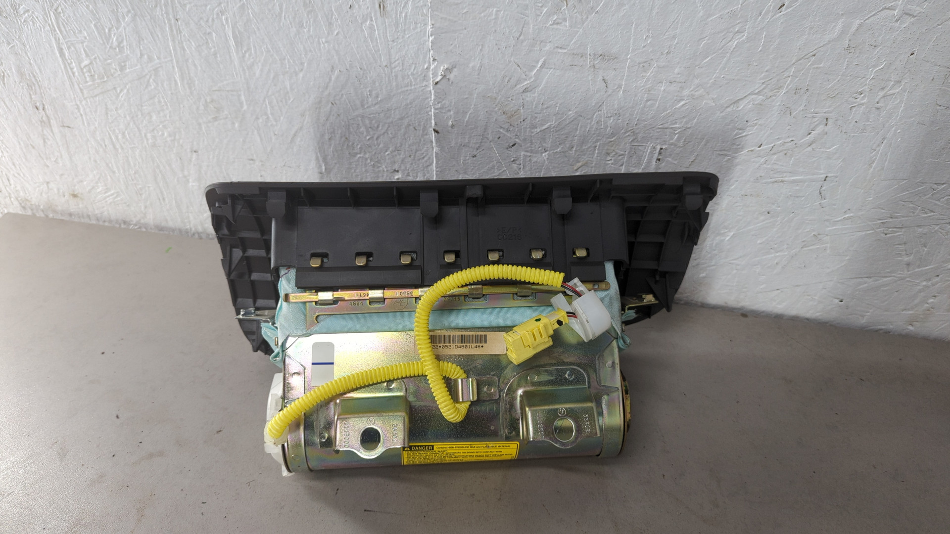 Подушка безопасности пассажирская (в торпедо)