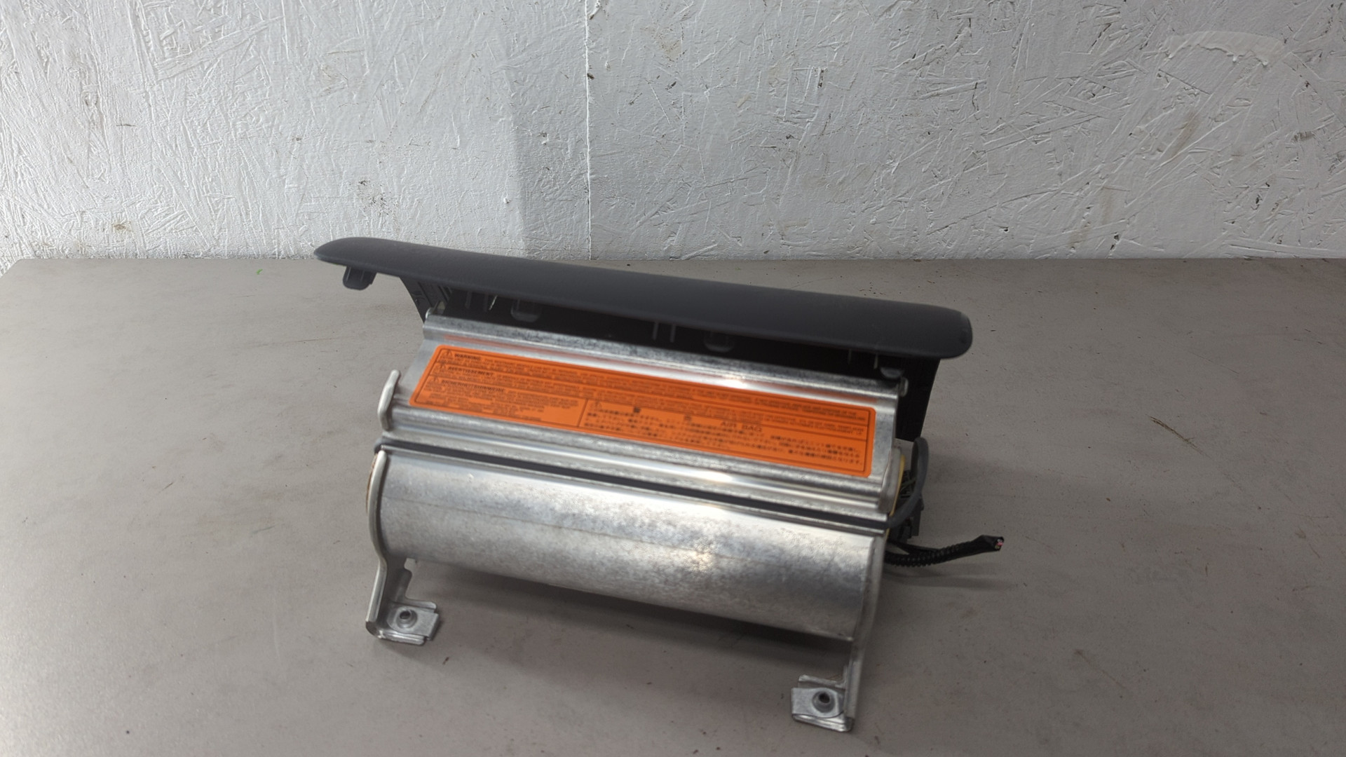 Подушка безопасности пассажирская (в торпедо)