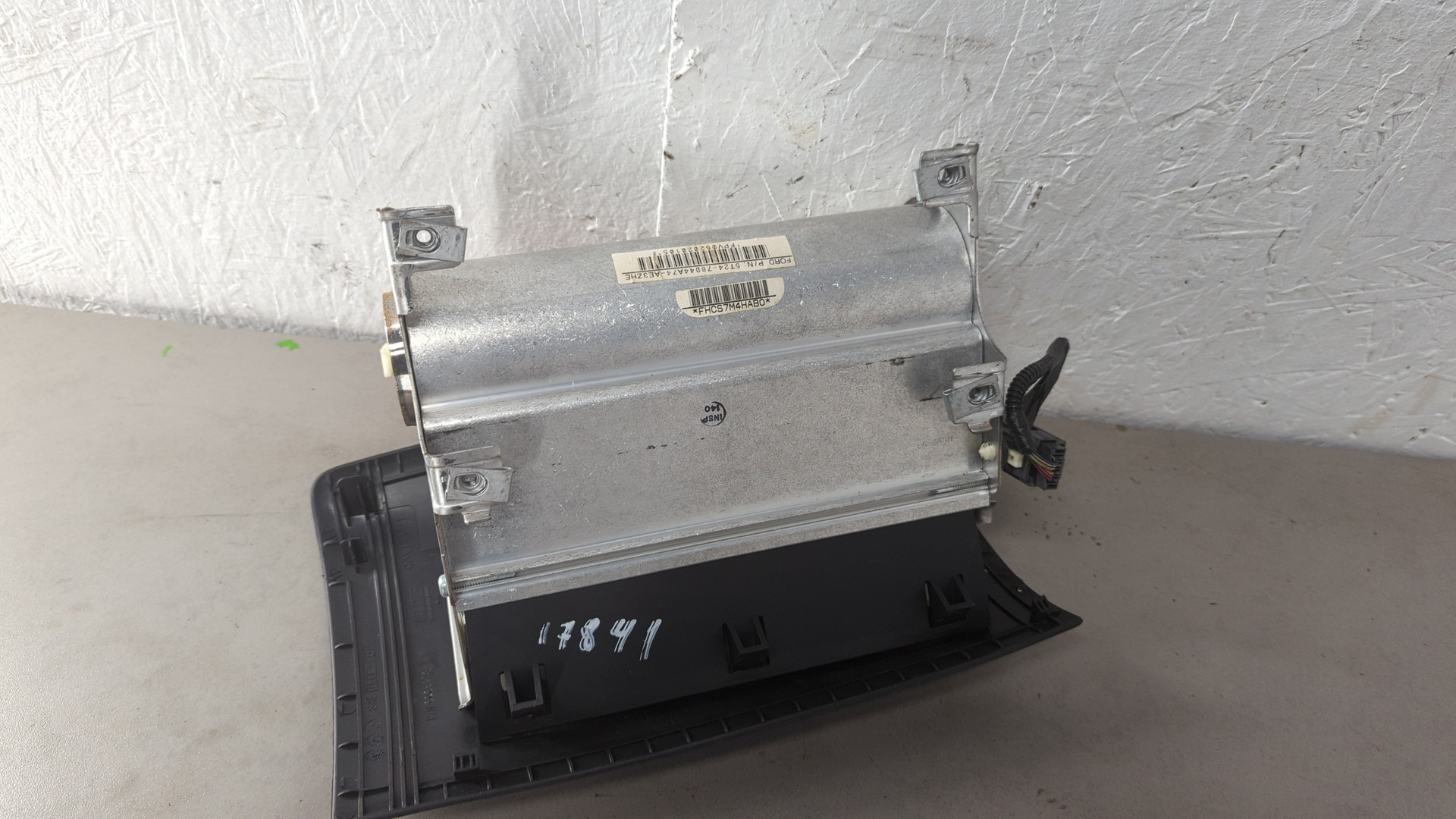 Подушка безопасности пассажирская (в торпедо)