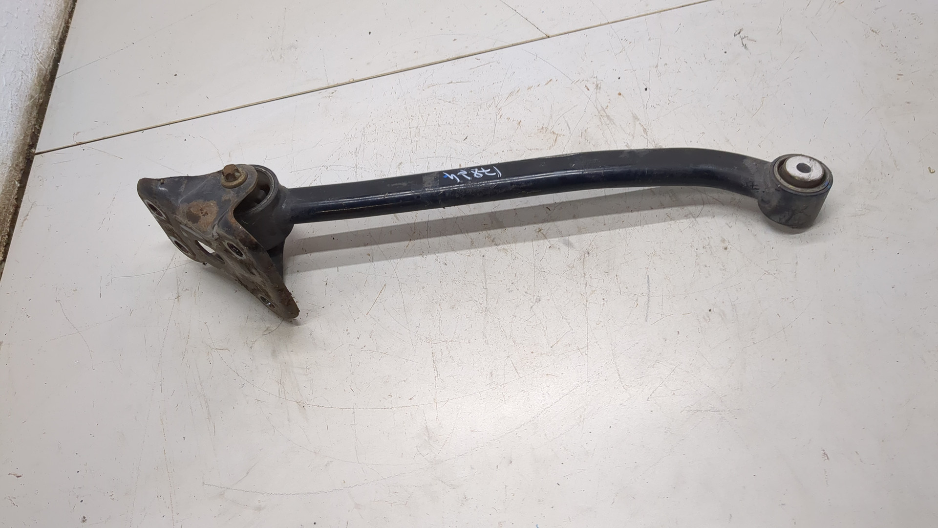 Рычаг задний левый