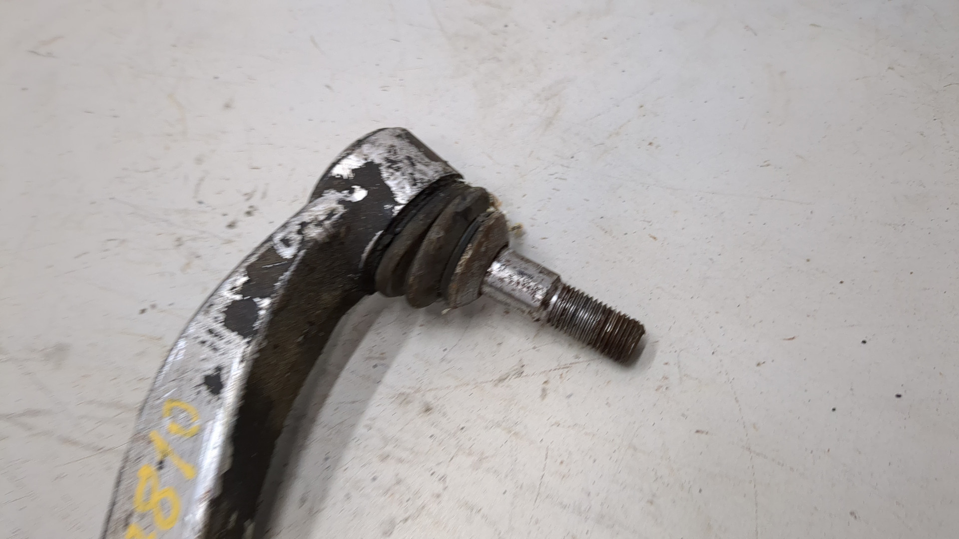 Рычаг передний правый