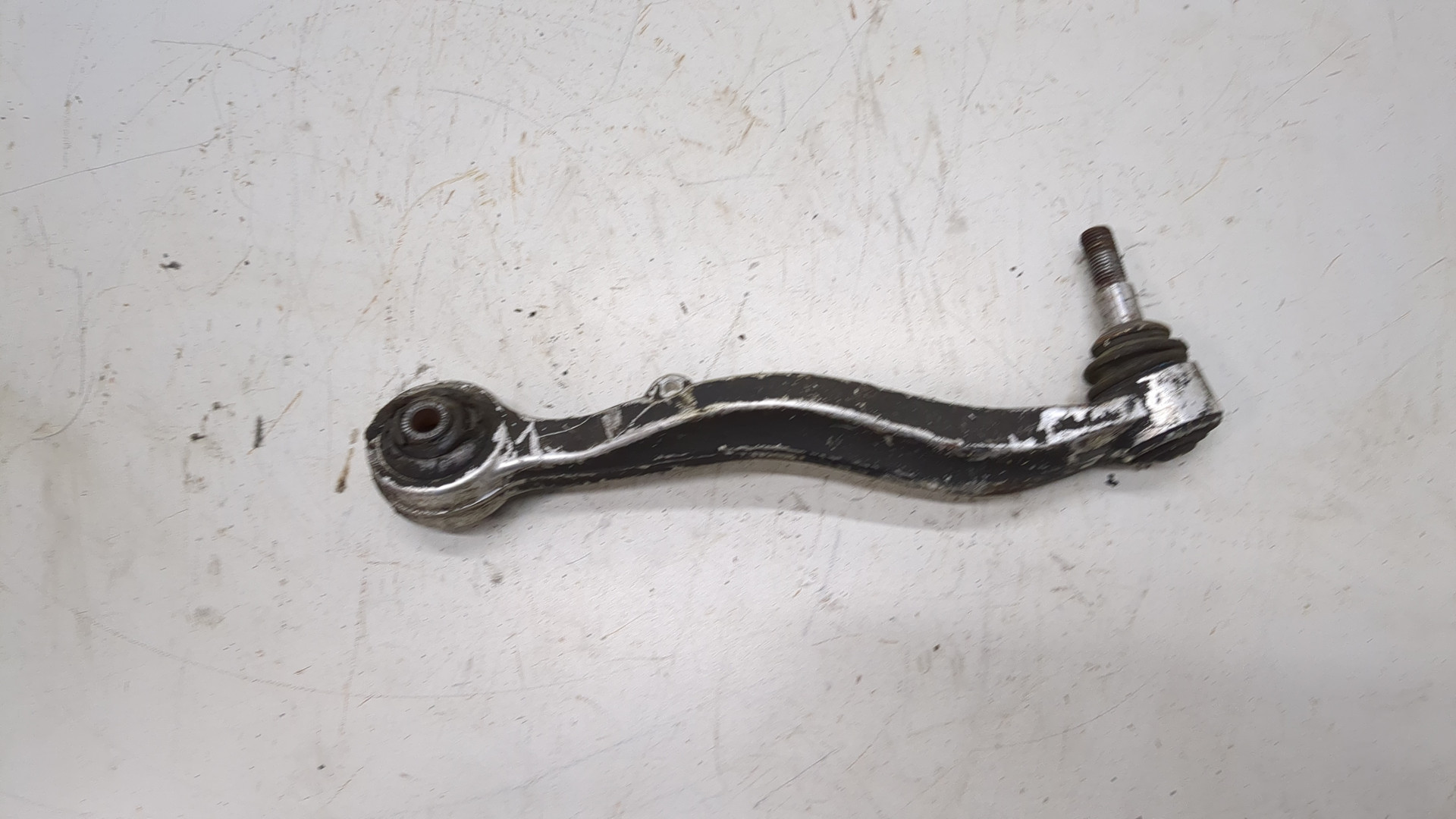 Рычаг передний правый