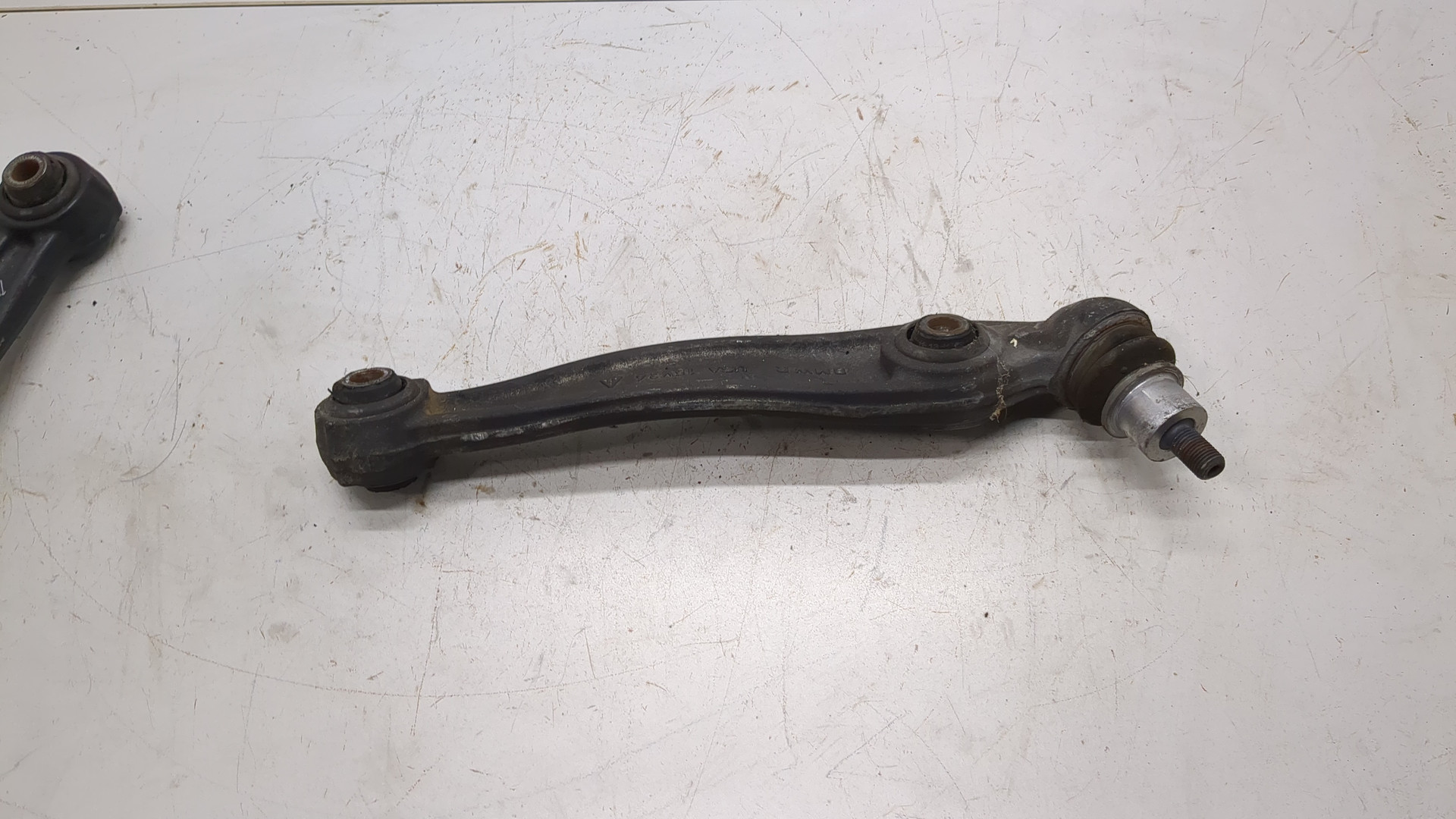 Рычаг передний правый
