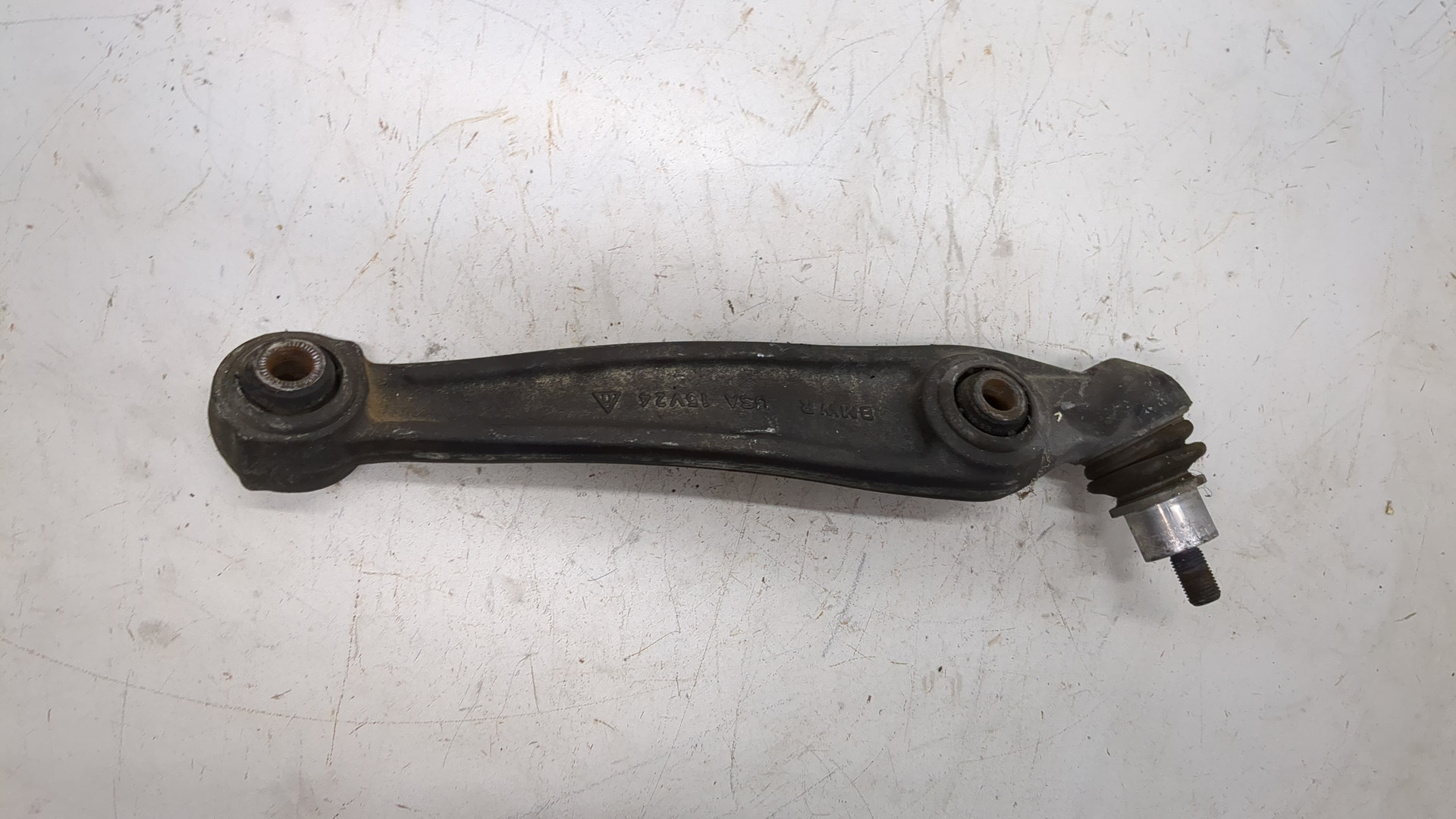 Рычаг передний правый