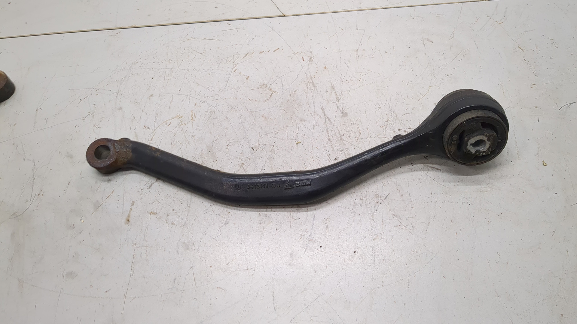 Рычаг передний левый