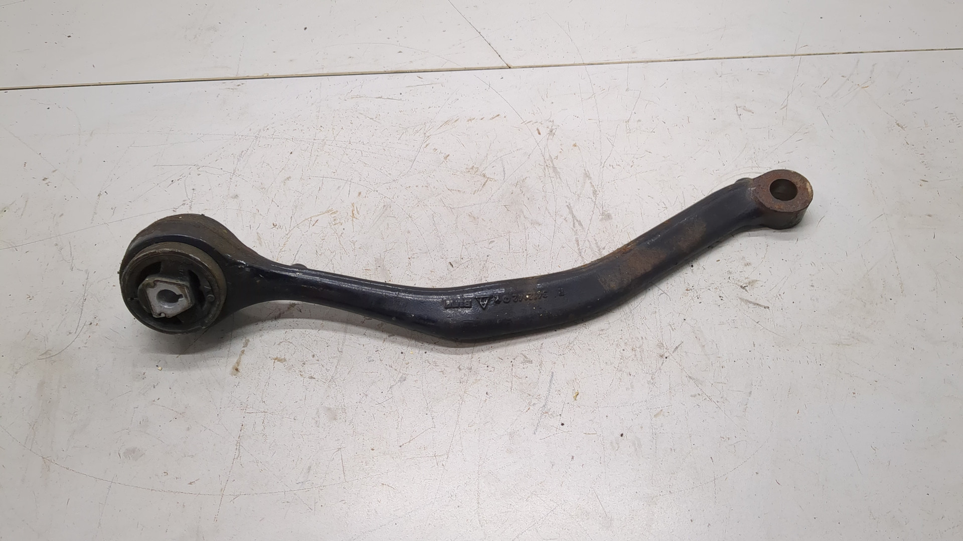 Рычаг передний правый