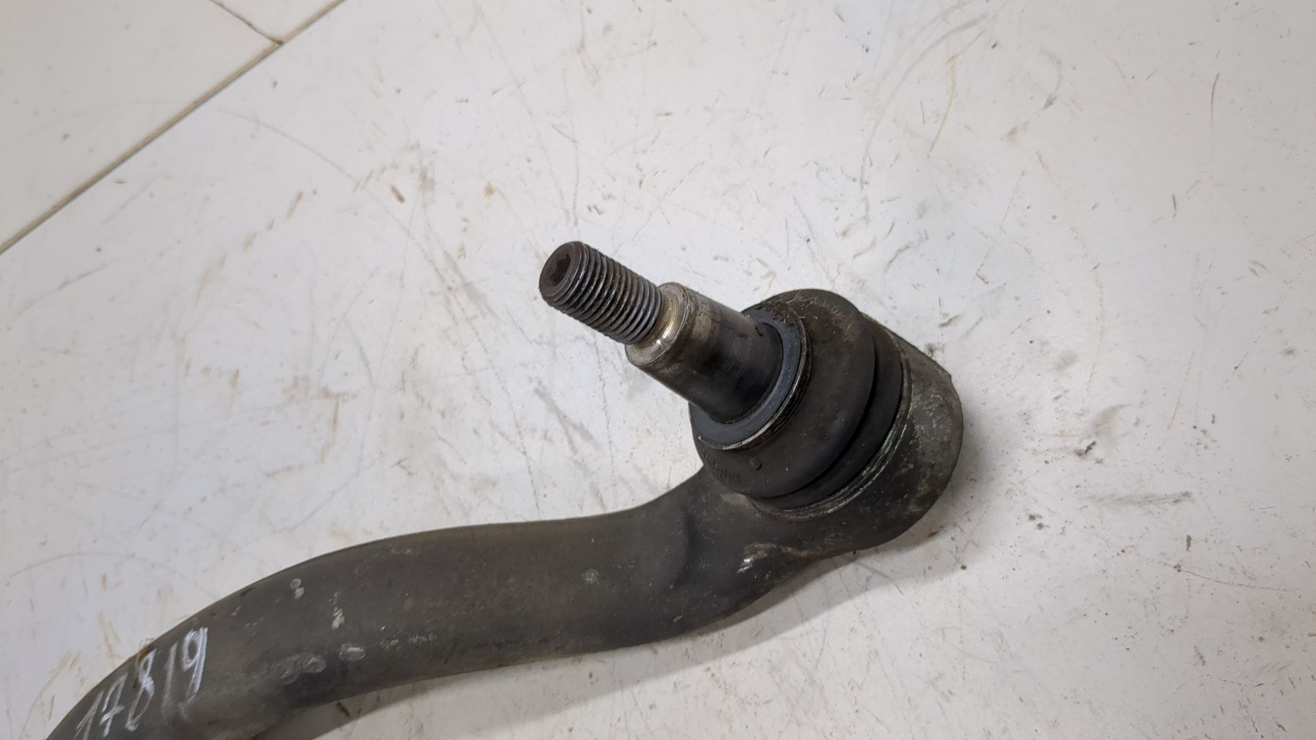 Рычаг передний левый