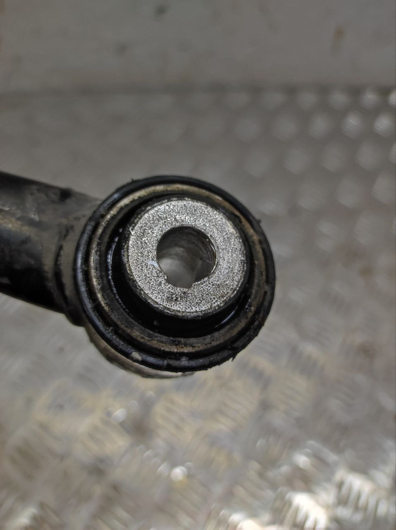 Рычаг задний