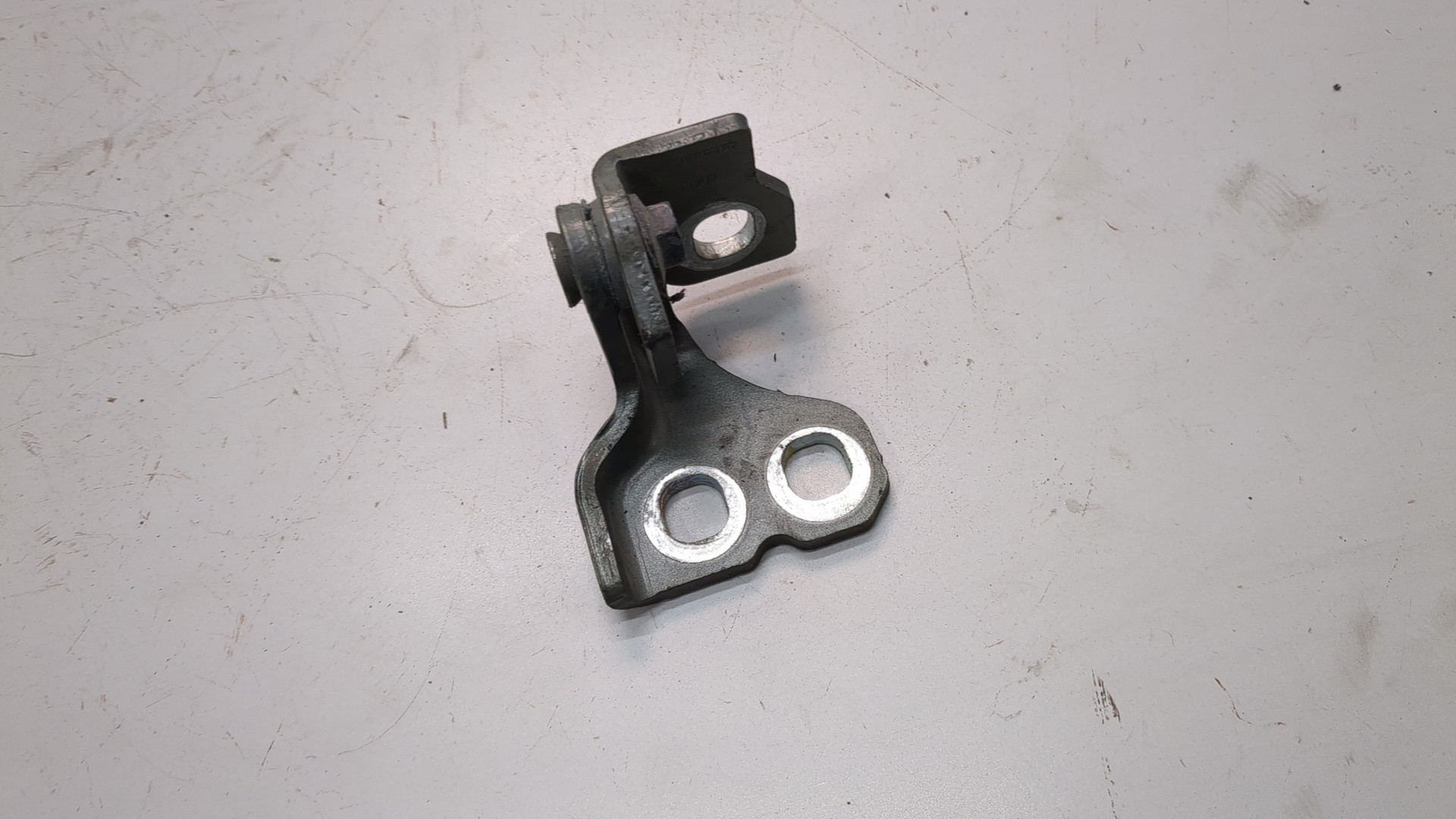 Петля двери