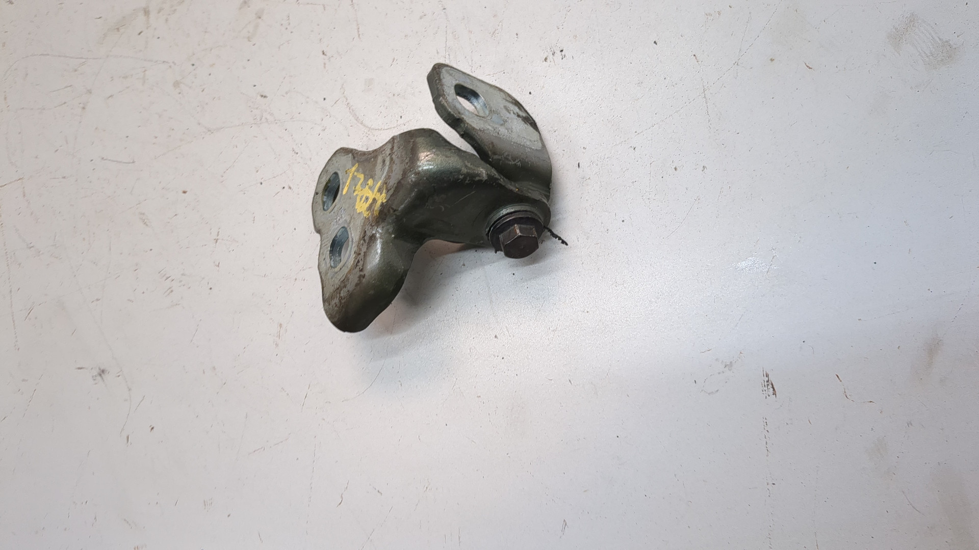 Петля двери