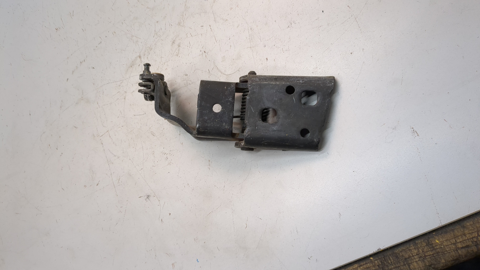 Механизм замка двери