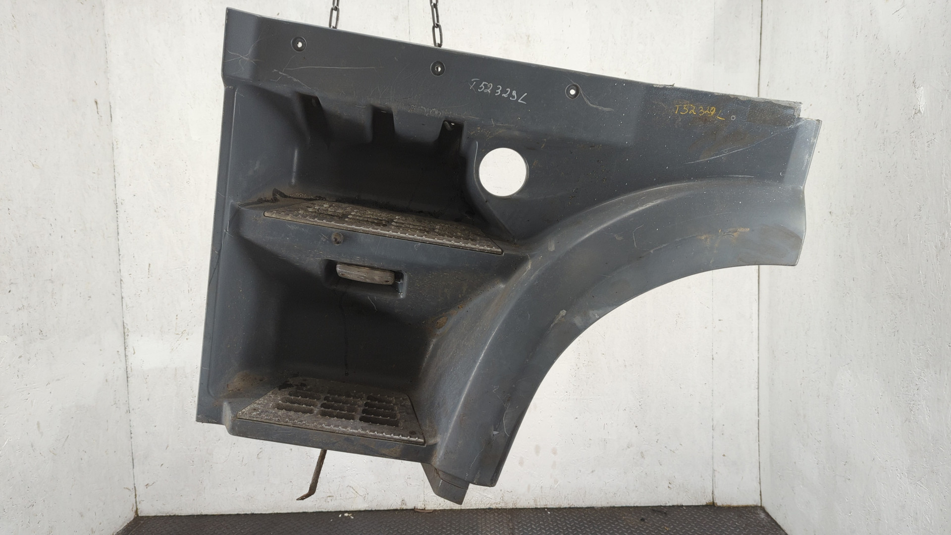 Подножка левая