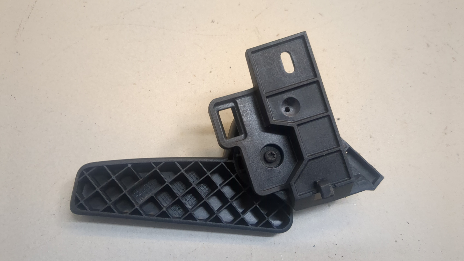 Ручка открывания капота