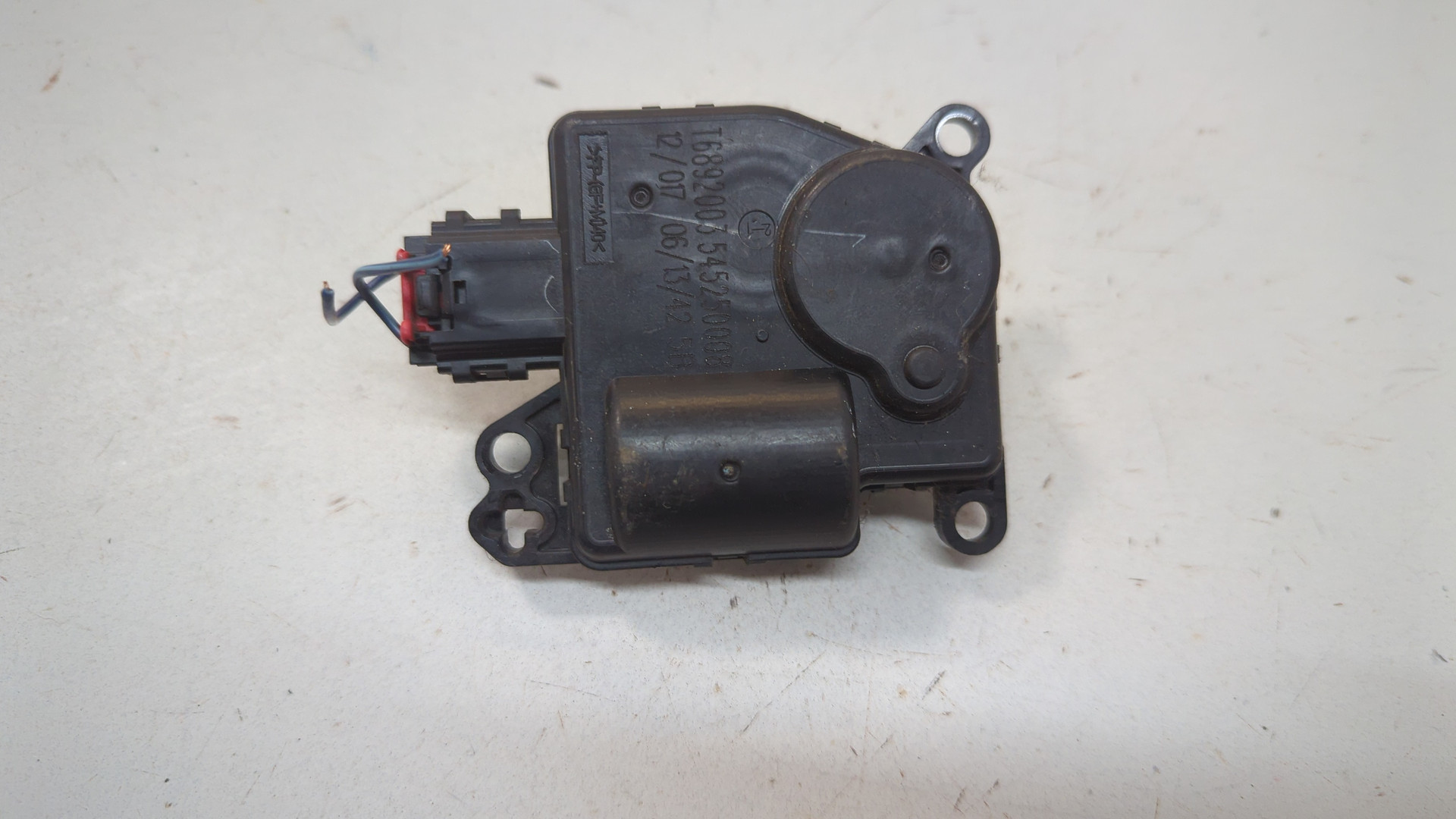 Моторчик заслонки печки