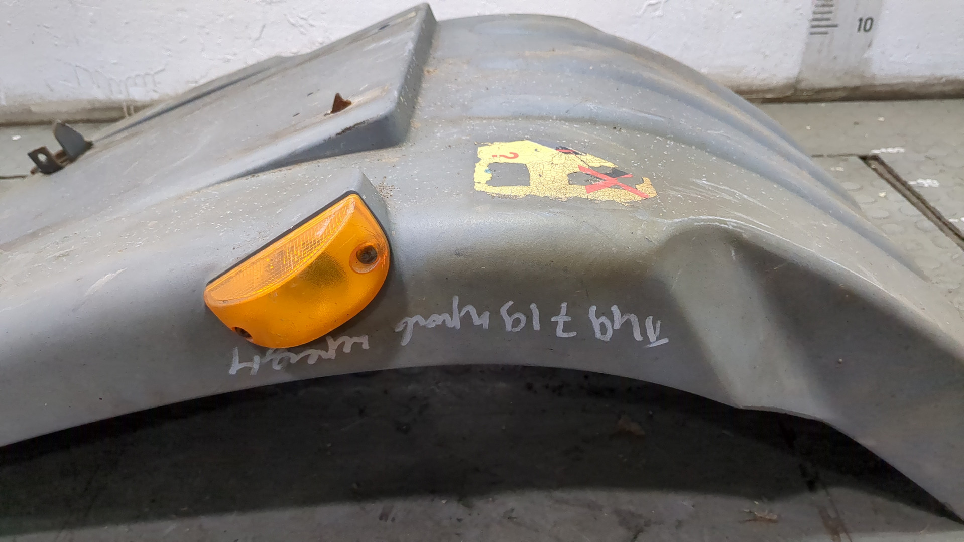 Крыло переднее правое