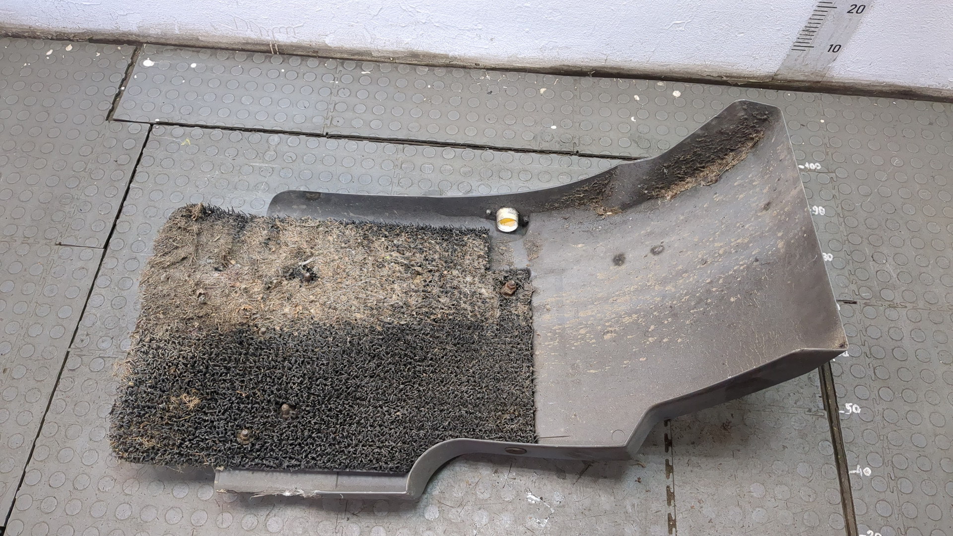 Крыло переднее правое