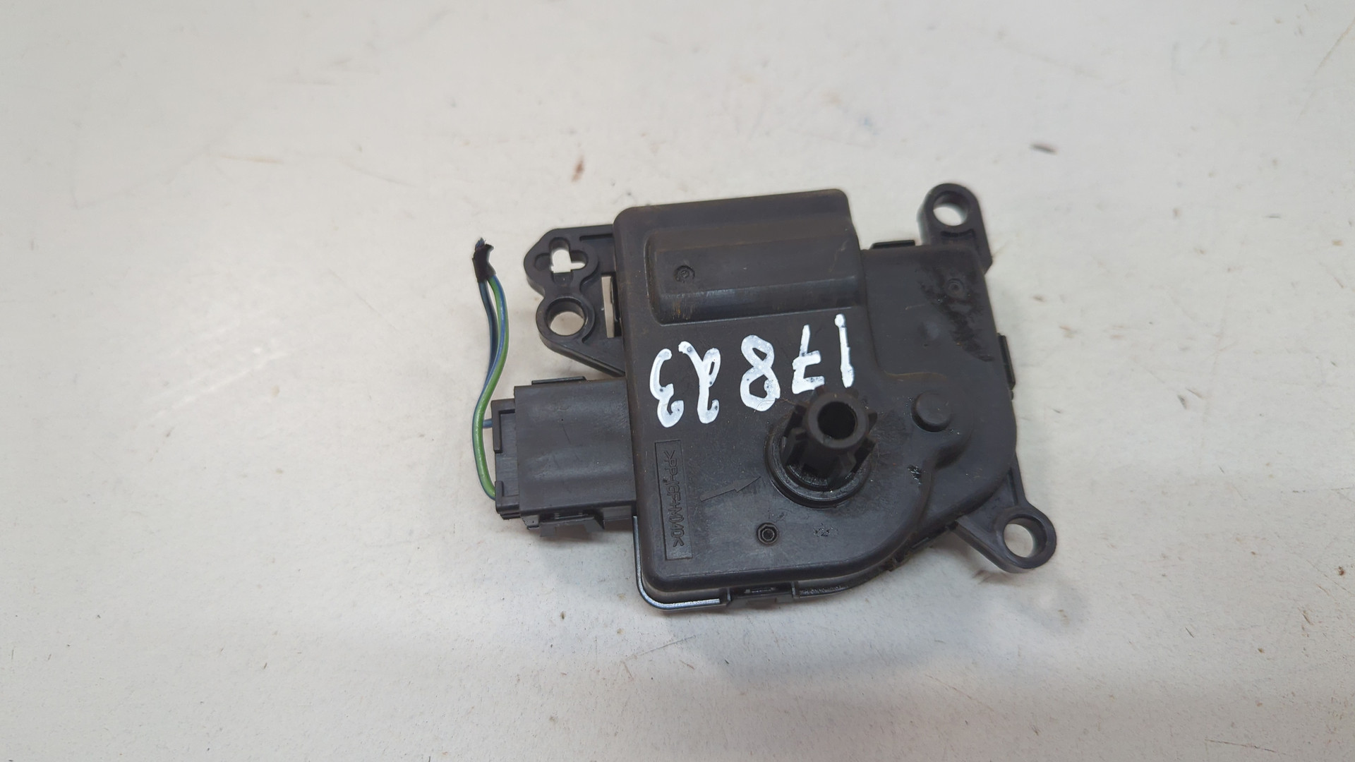 Моторчик заслонки печки