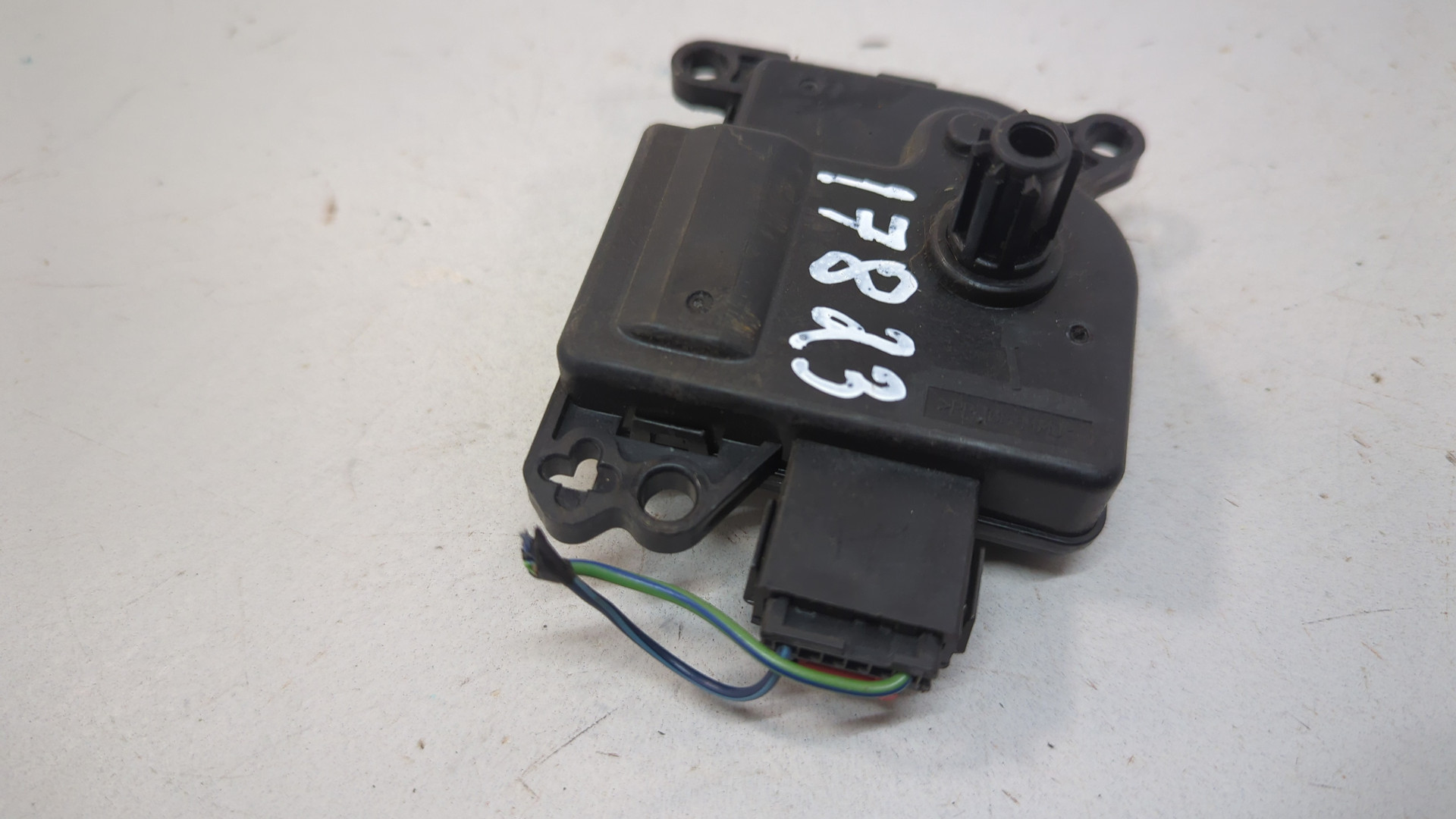 Моторчик заслонки печки