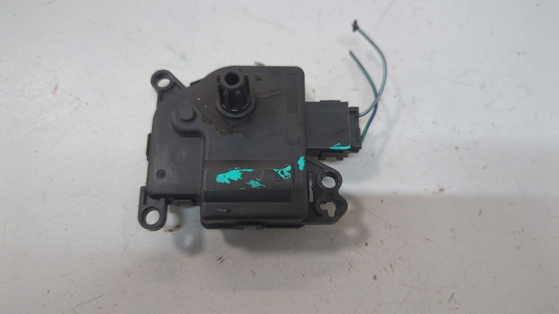 Моторчик заслонки печки