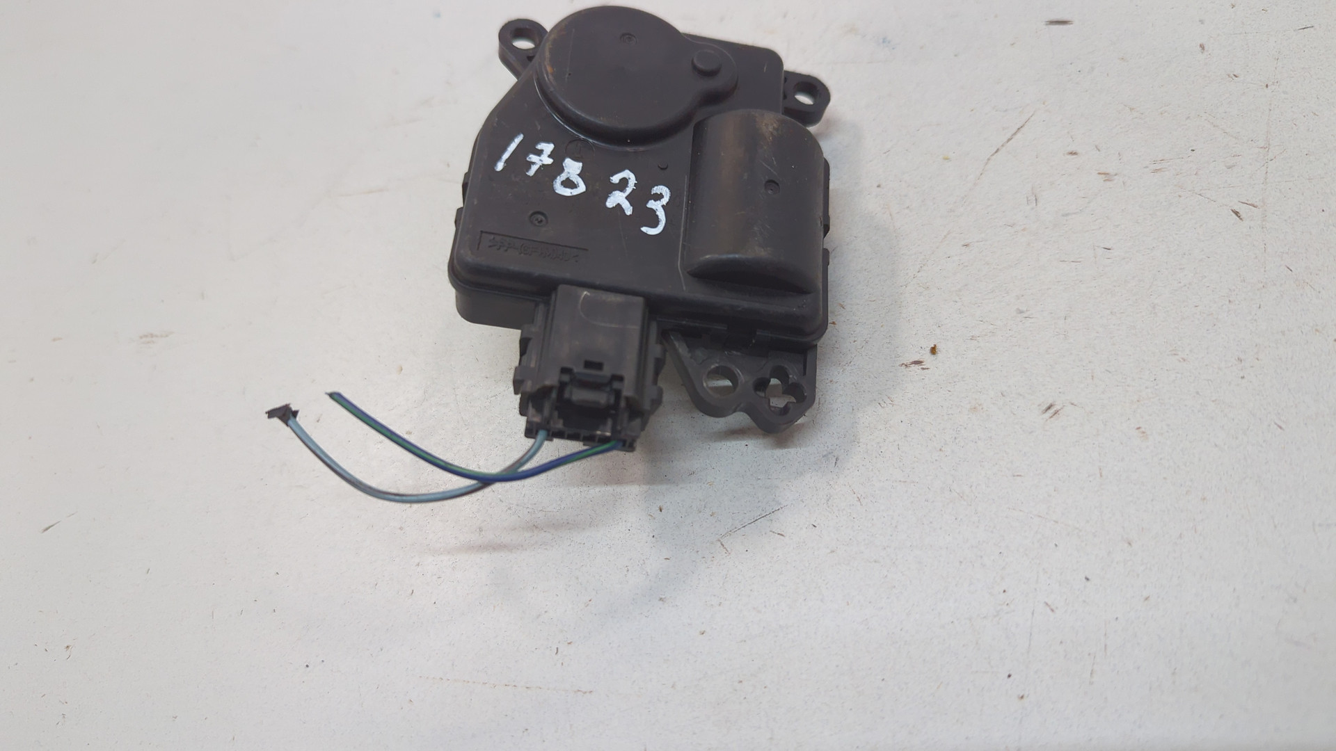 Моторчик заслонки печки