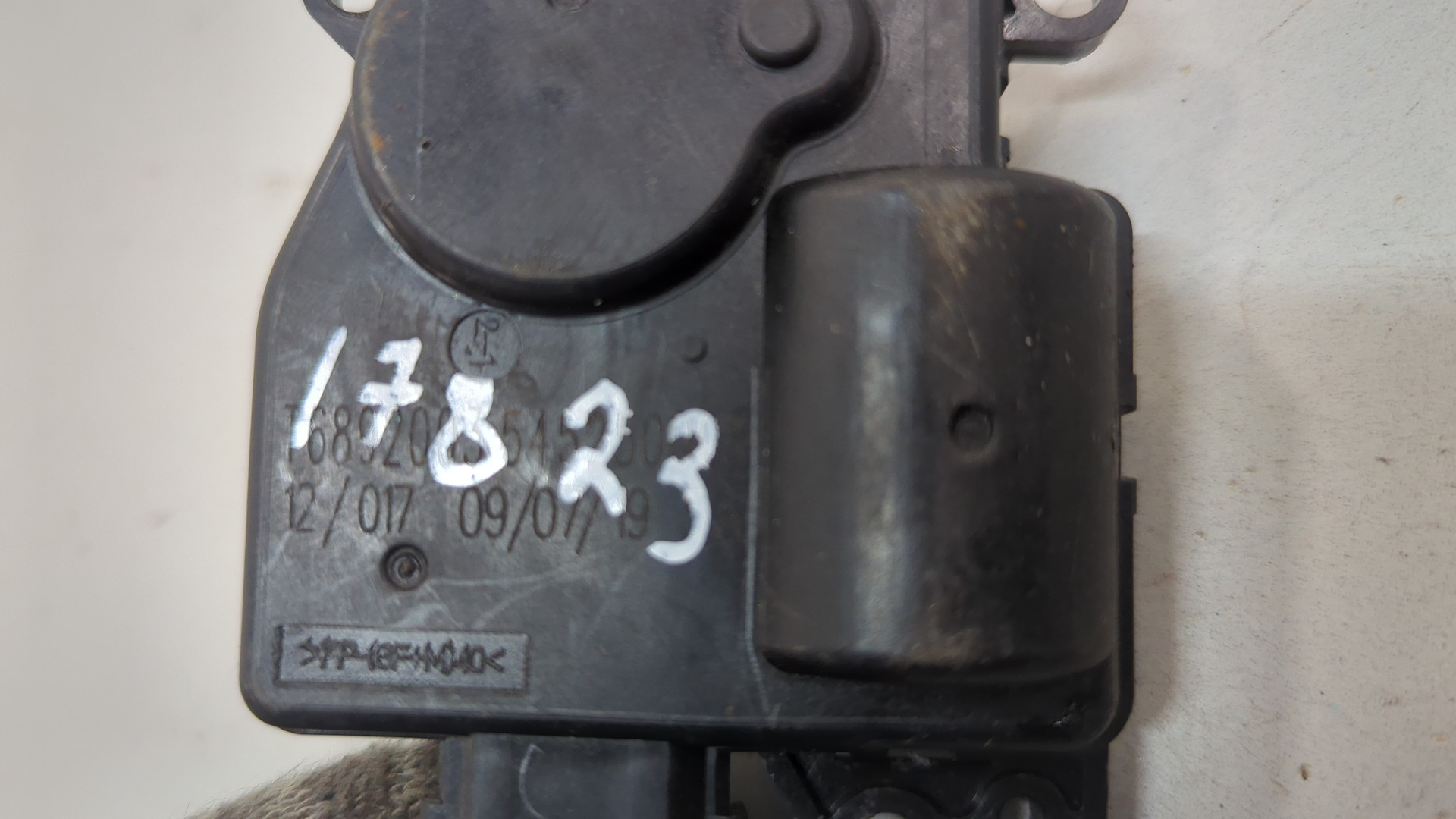 Моторчик заслонки печки