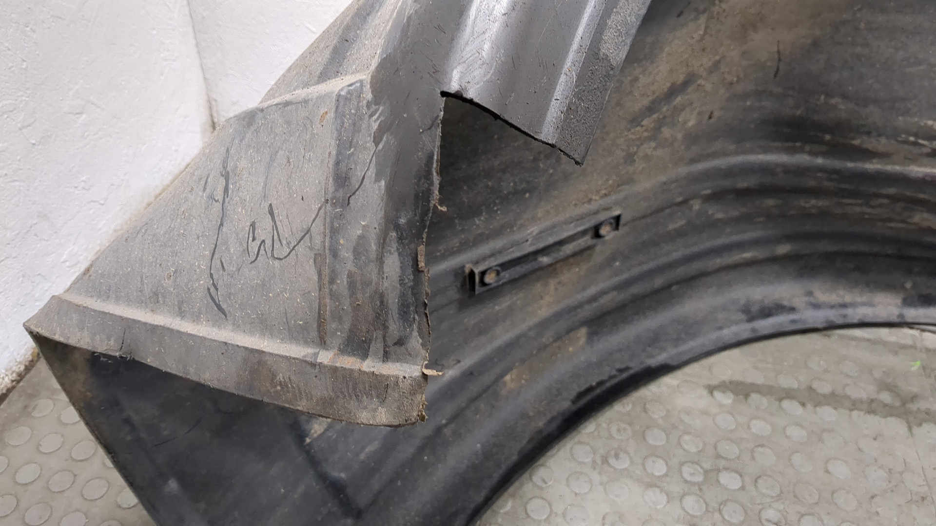 Крыло заднее правое