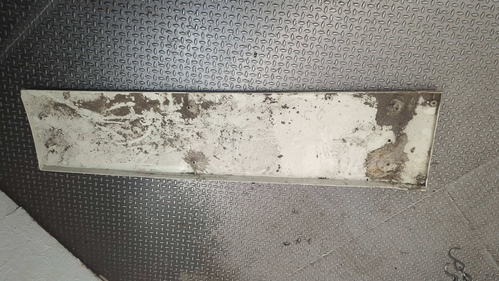 Спойлер переднего бампера левый