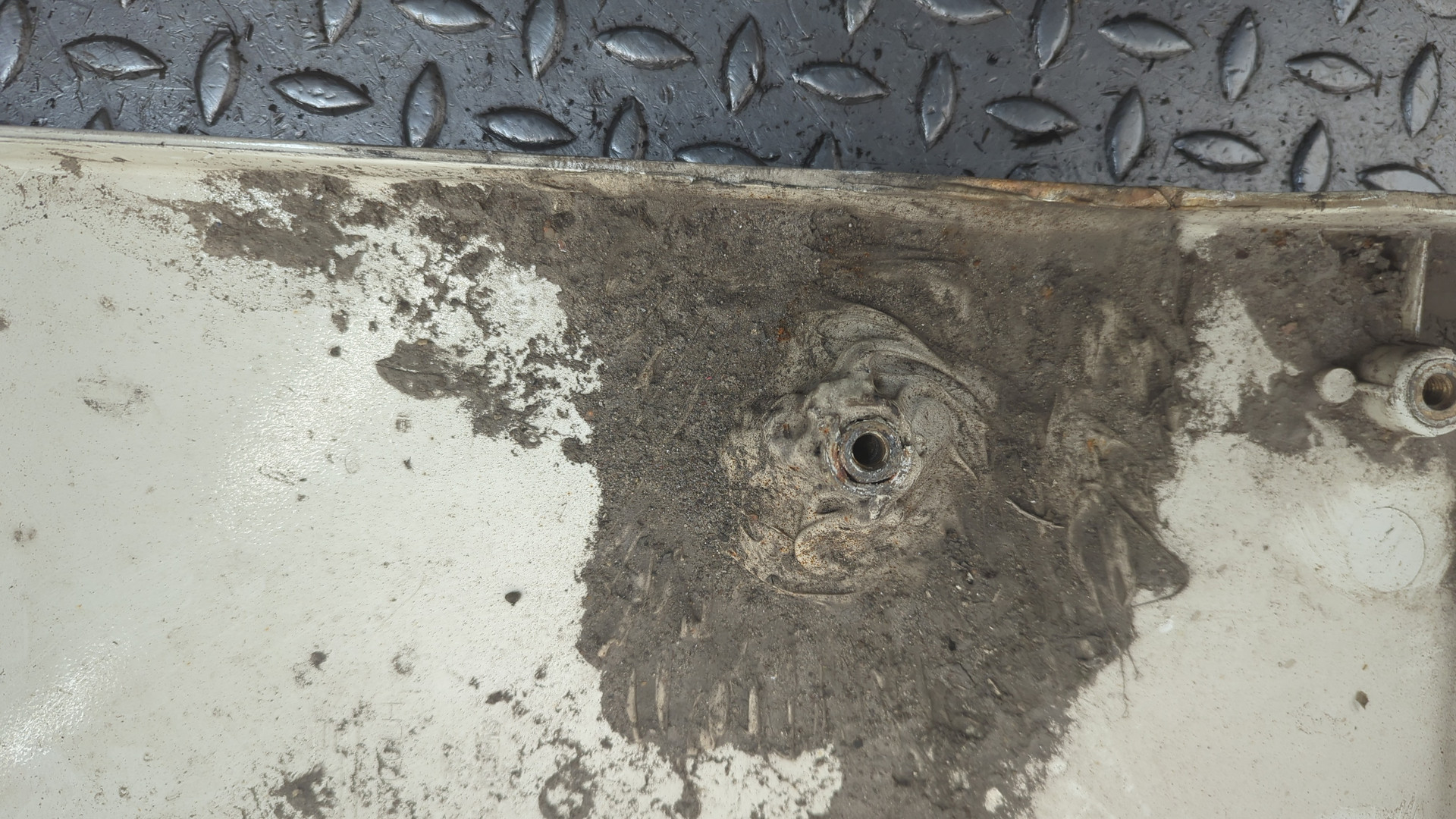 Спойлер переднего бампера левый