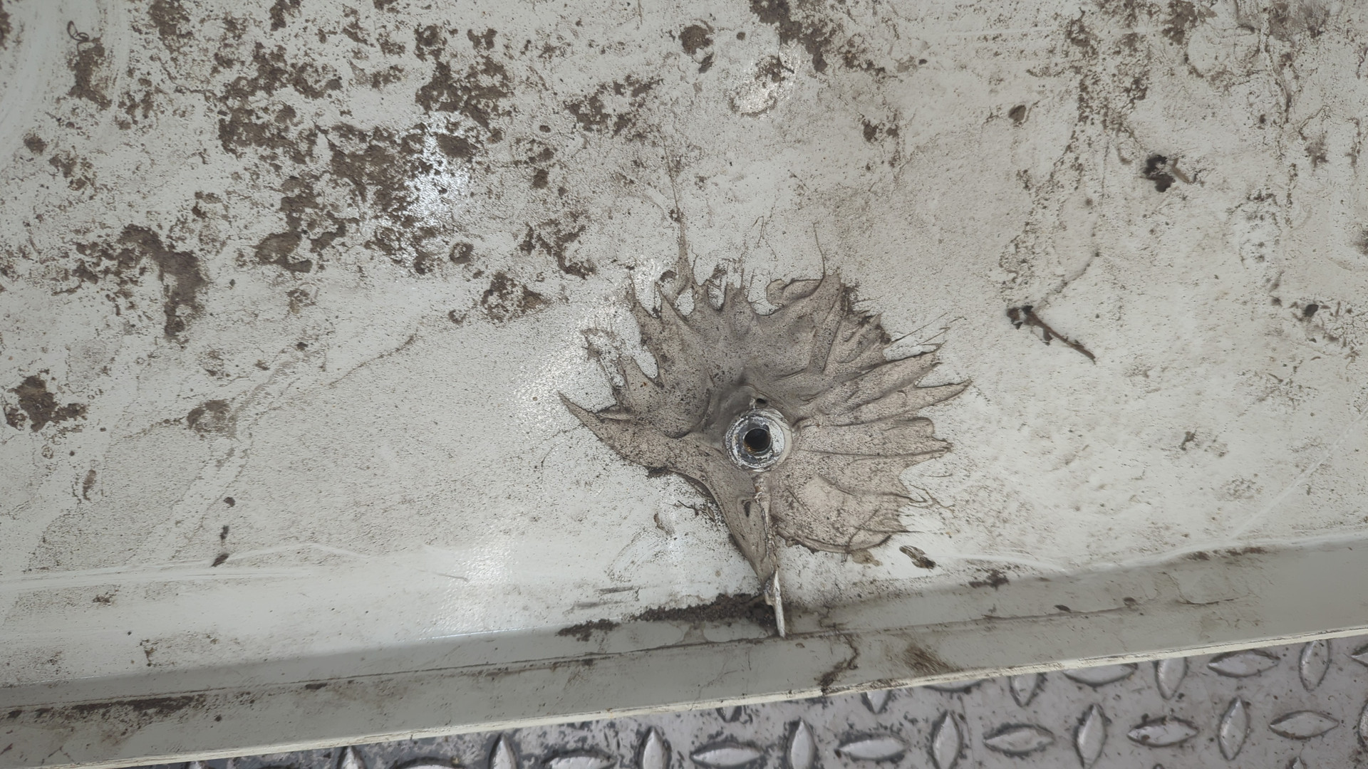 Спойлер переднего бампера левый