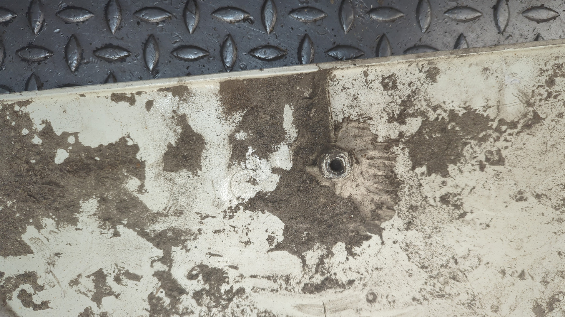 Спойлер переднего бампера левый